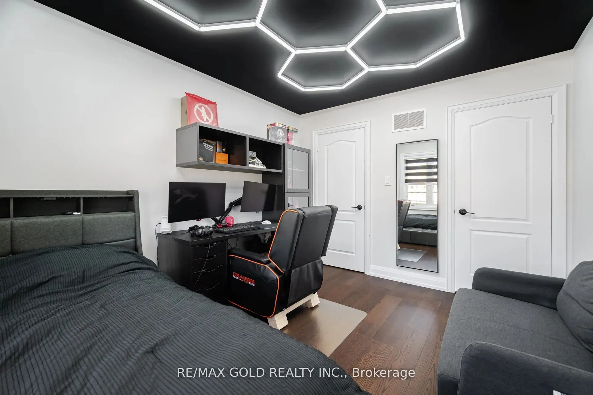 10 Cloverlawn Street