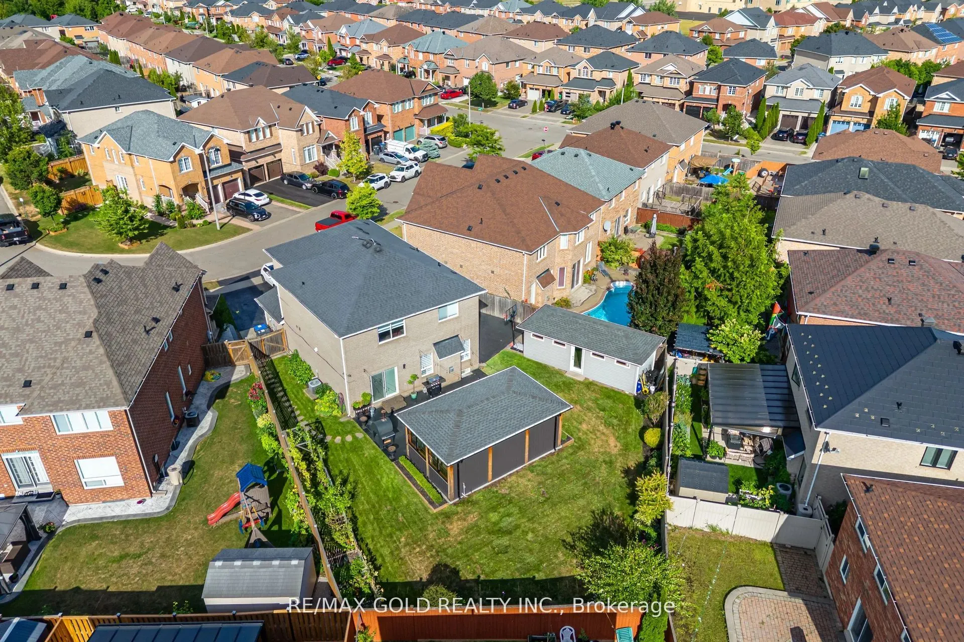 10 Cloverlawn Street