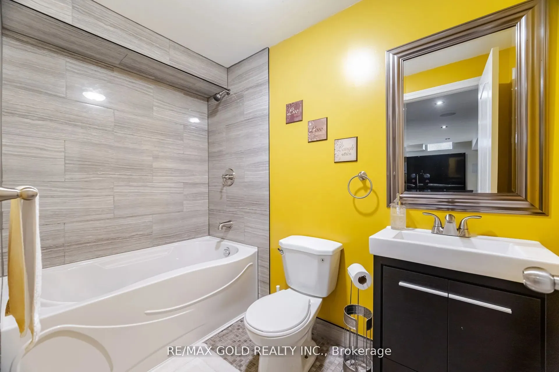 10 Cloverlawn Street