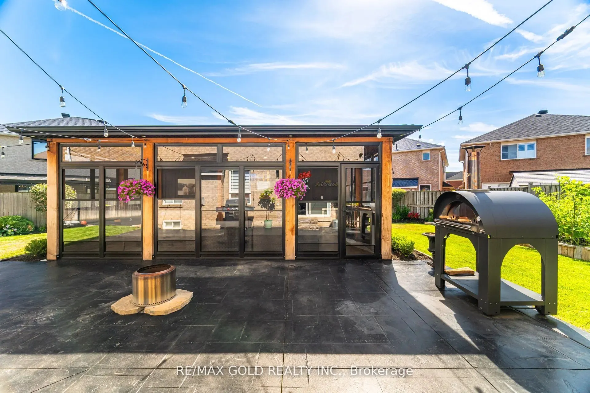 10 Cloverlawn Street