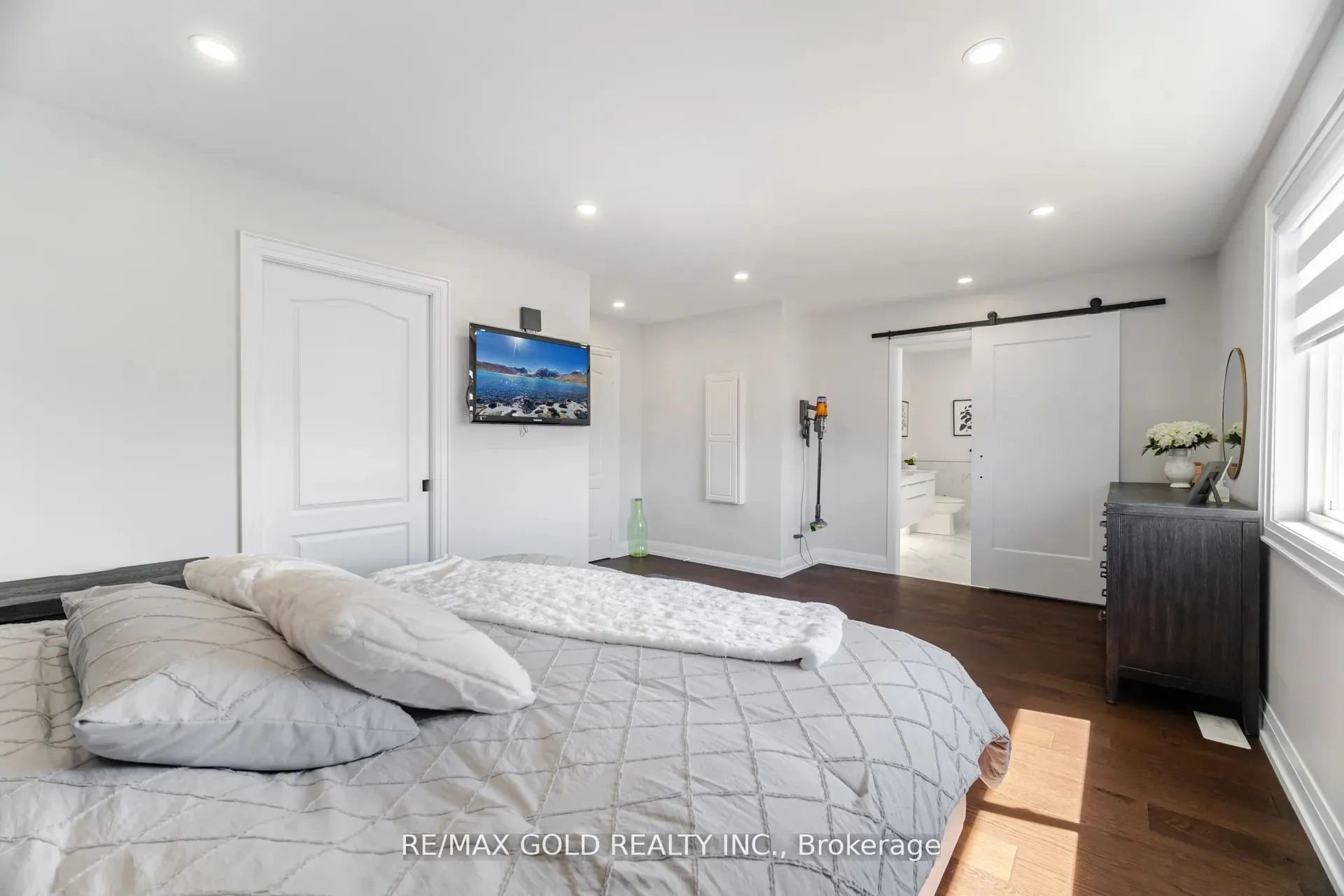 10 Cloverlawn Street