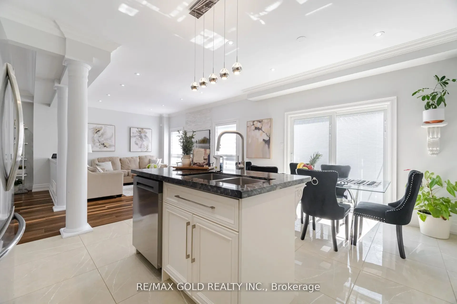 10 Cloverlawn Street