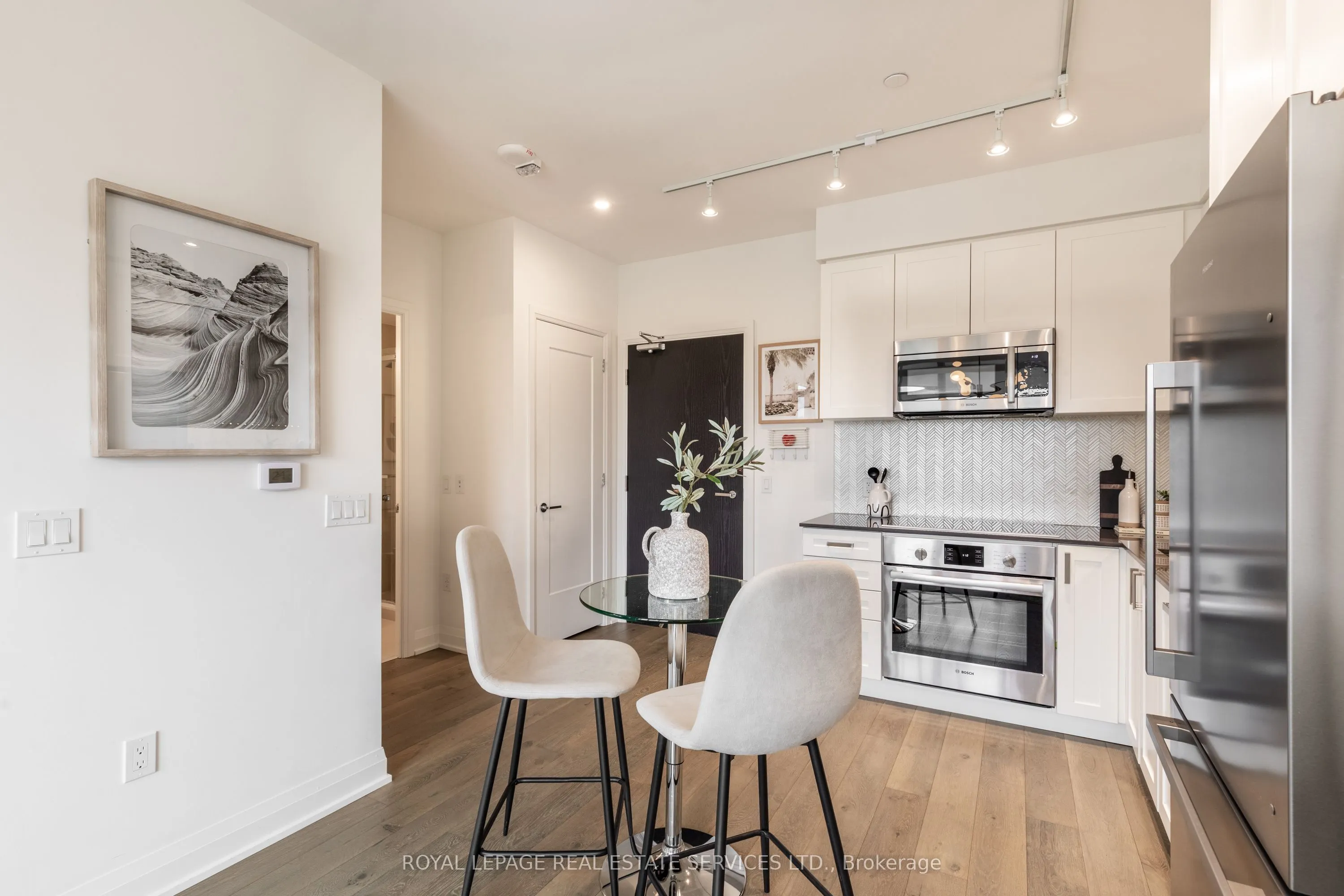 293 The Kingsway, #617