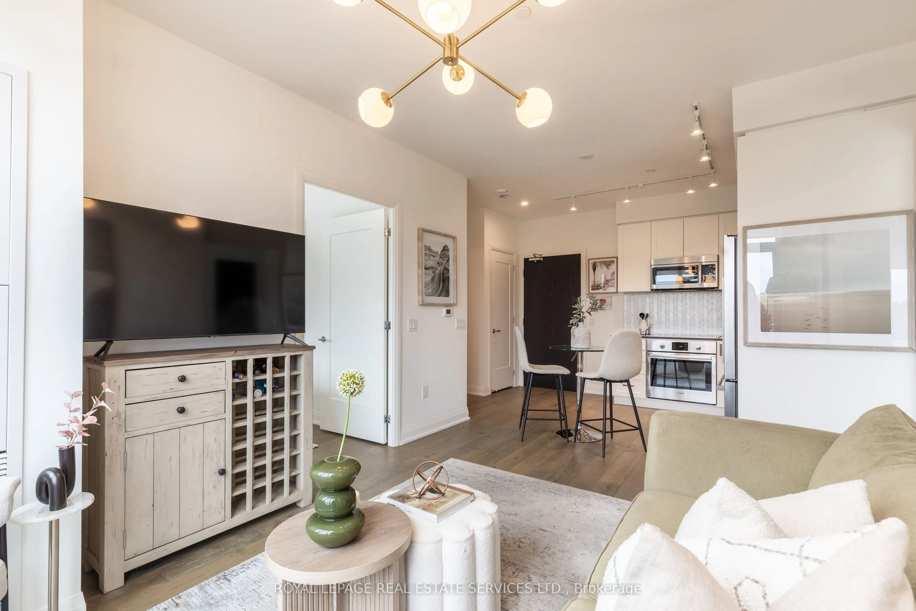 293 The Kingsway, #617