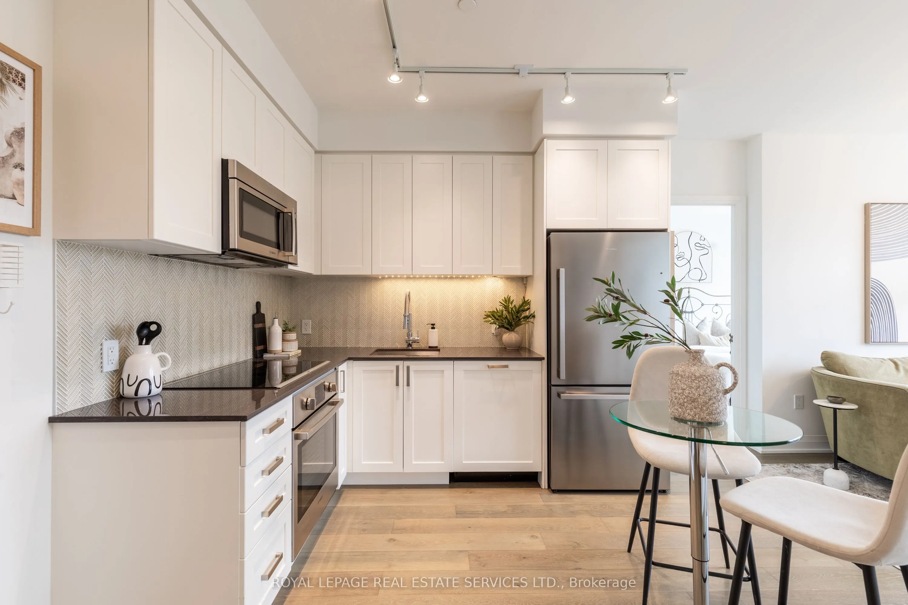 293 The Kingsway, #617