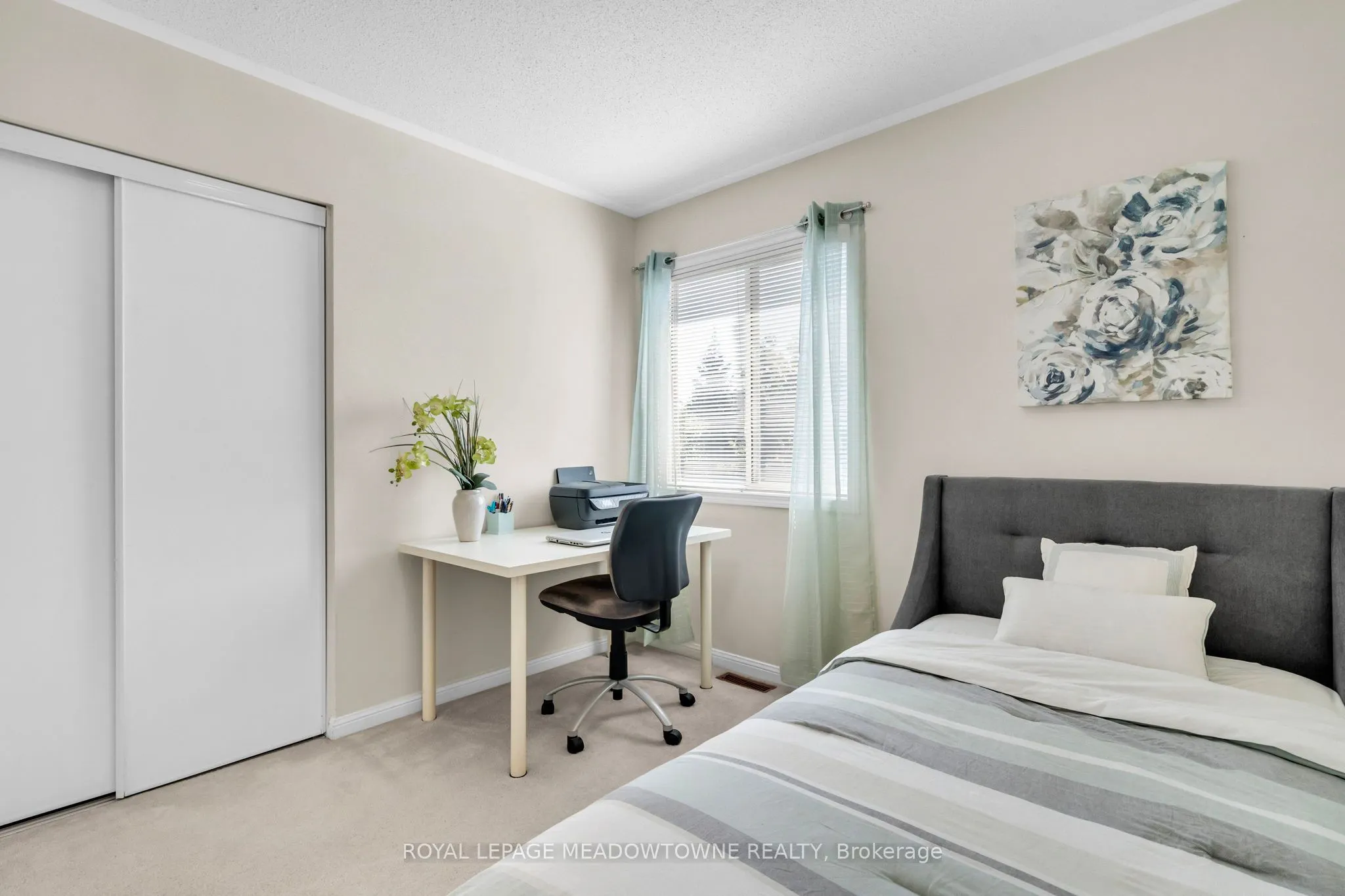 583 Caverhill Crescent