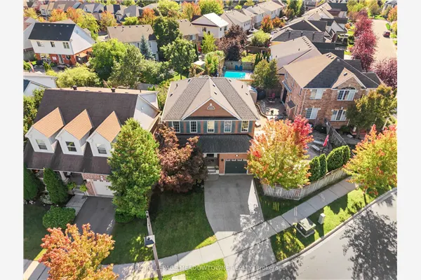 583 Caverhill Crescent