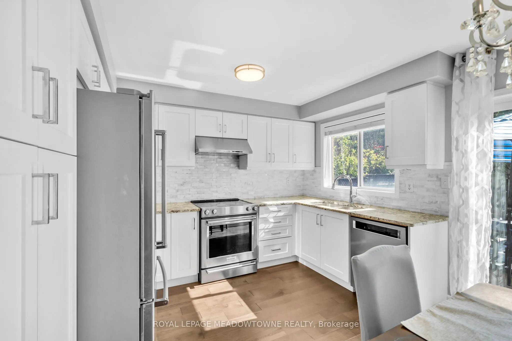 583 Caverhill Crescent