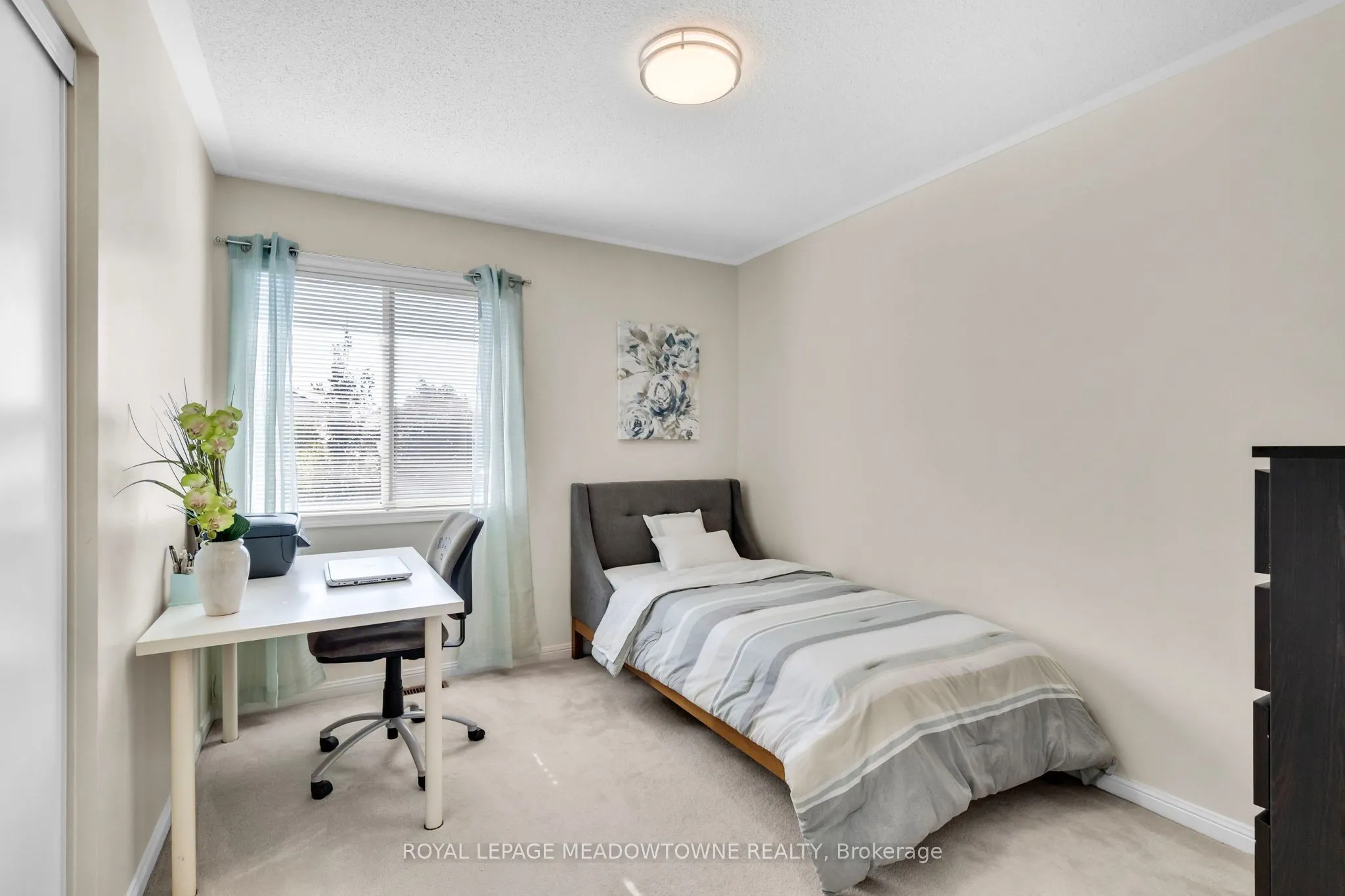 583 Caverhill Crescent