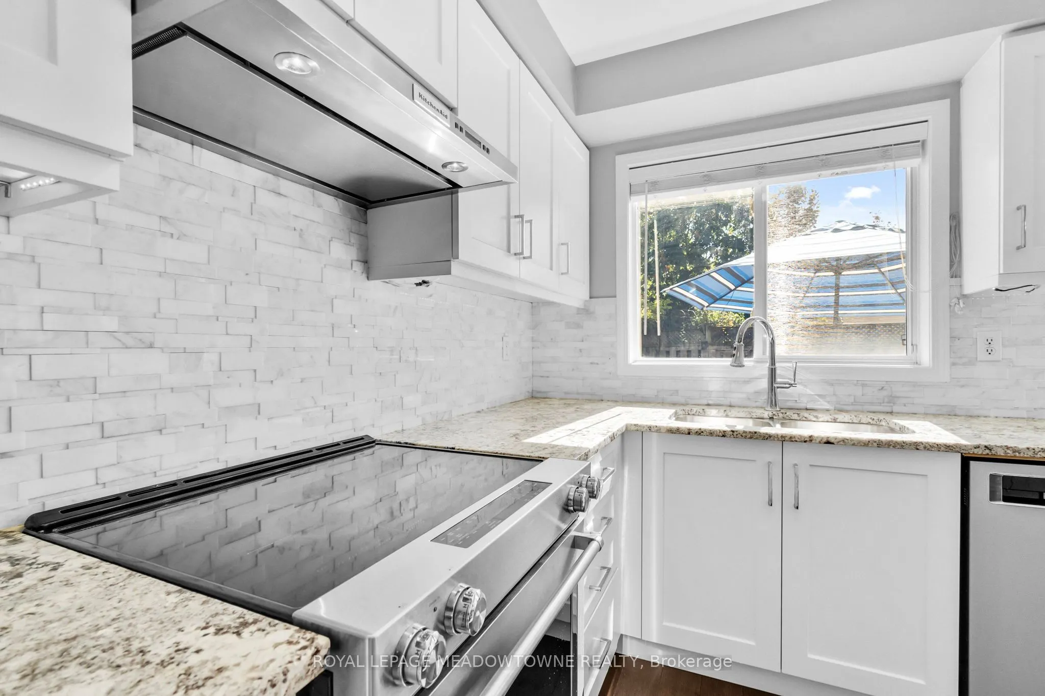 583 Caverhill Crescent