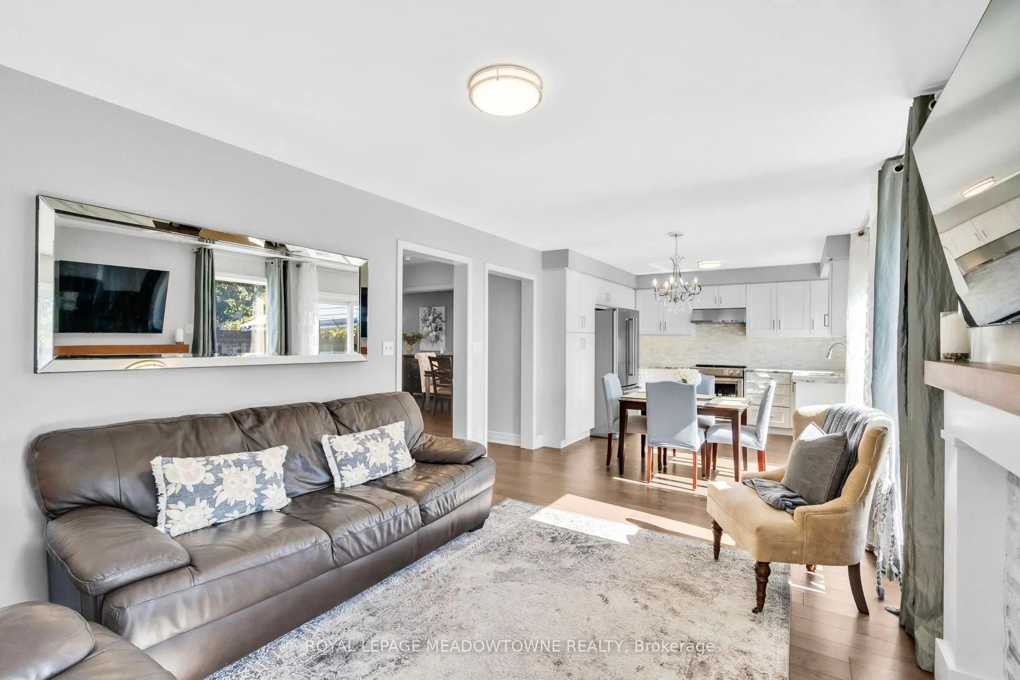 583 Caverhill Crescent