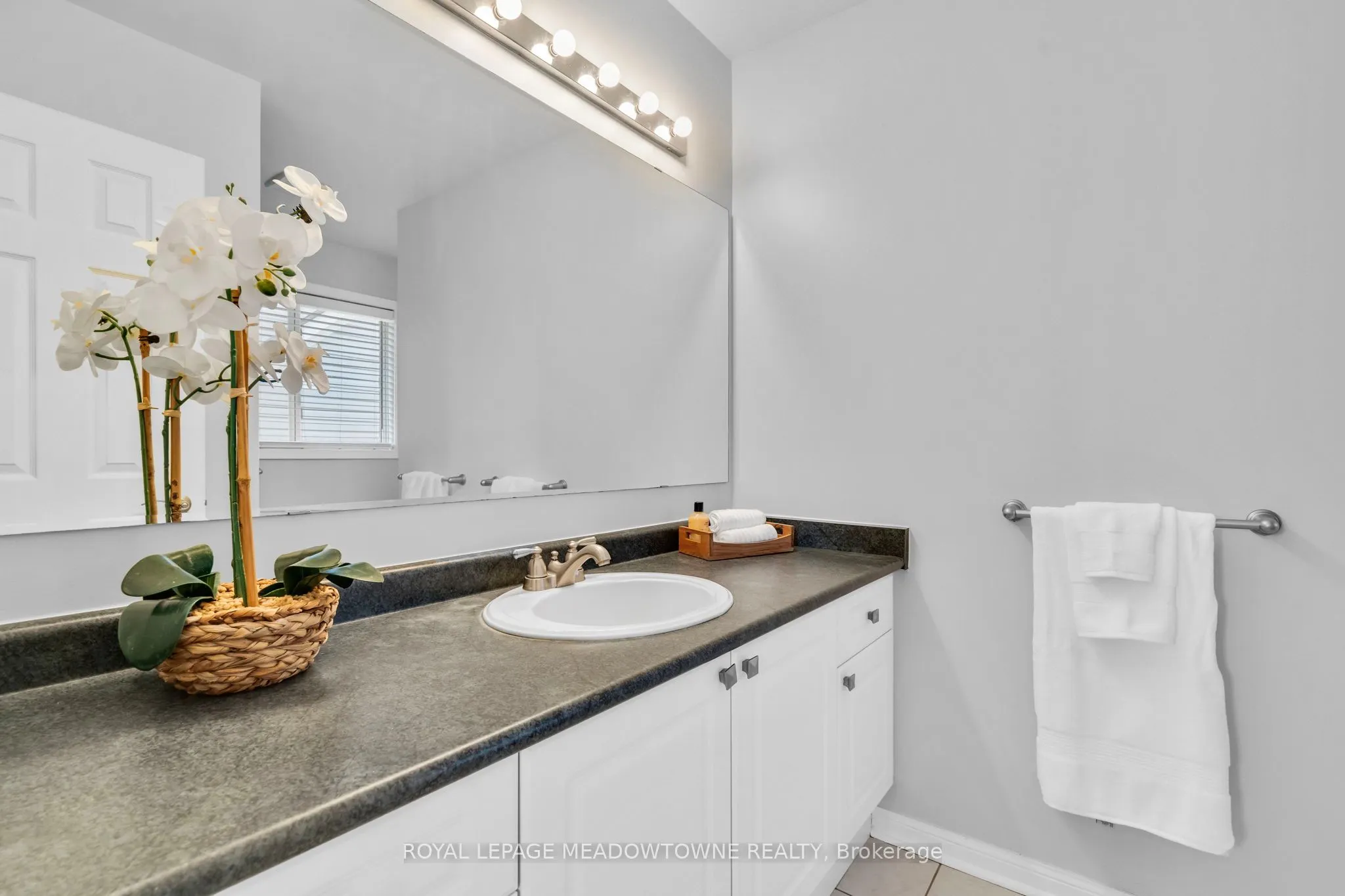 583 Caverhill Crescent