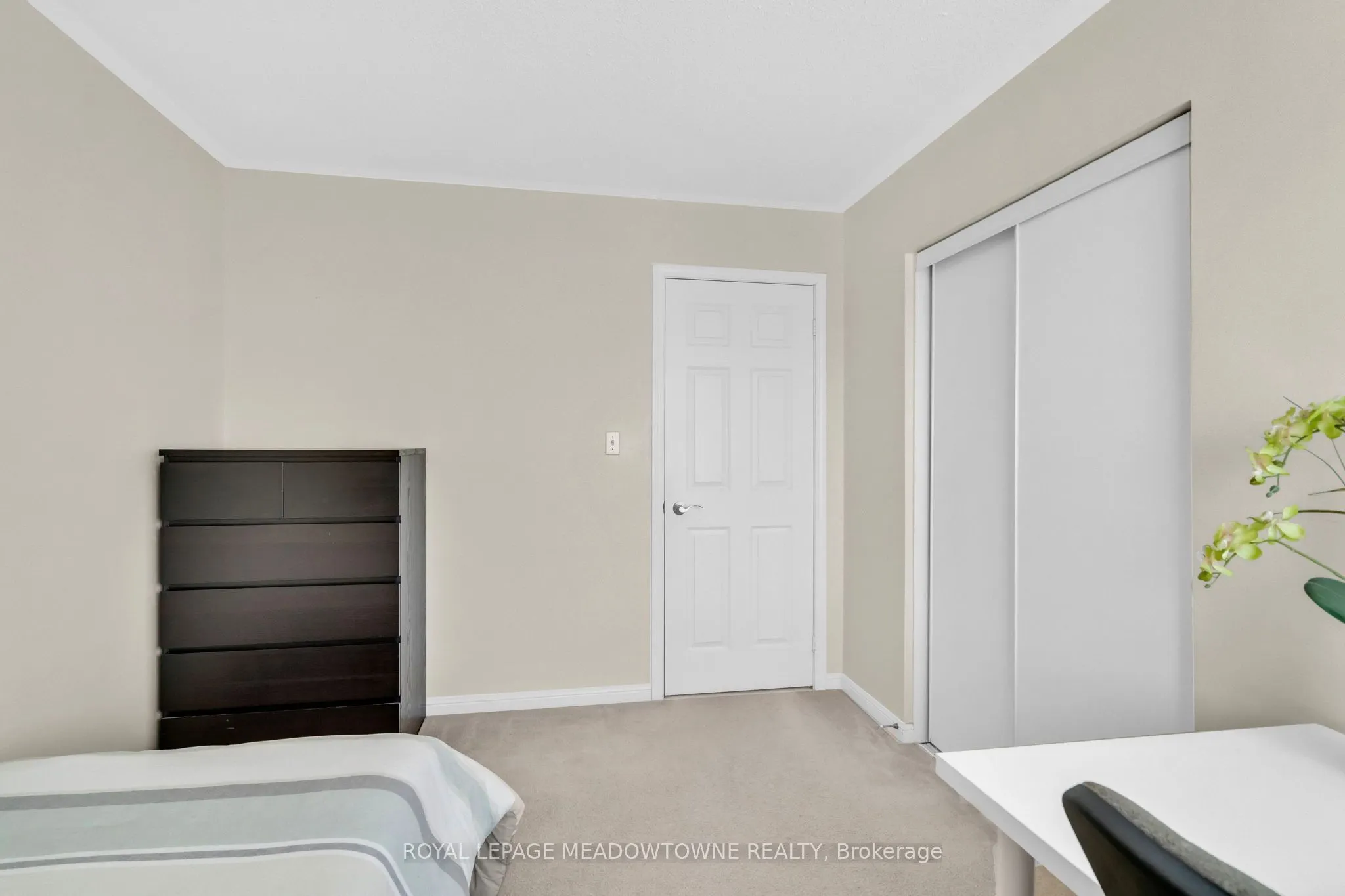 583 Caverhill Crescent