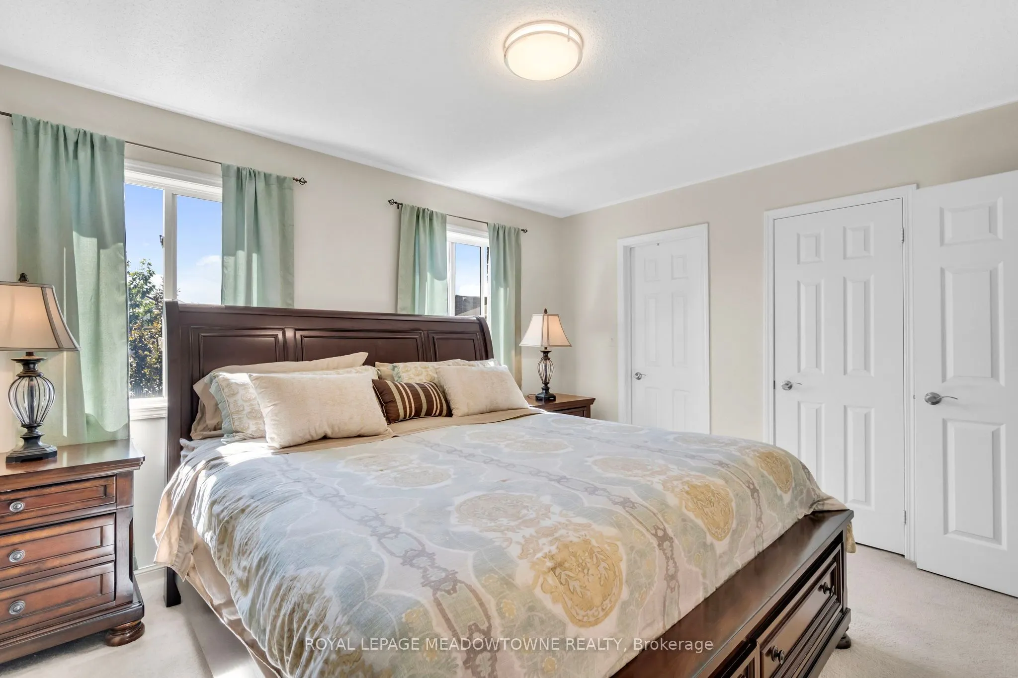 583 Caverhill Crescent