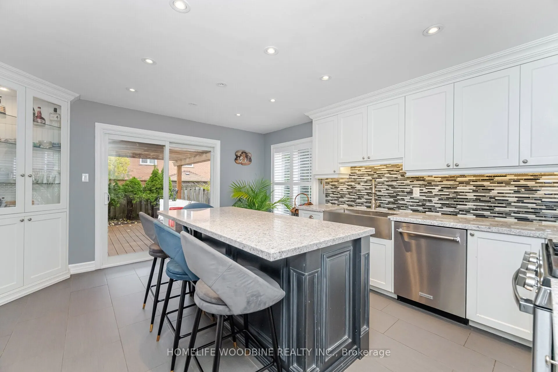 2546 Burnford Trail N