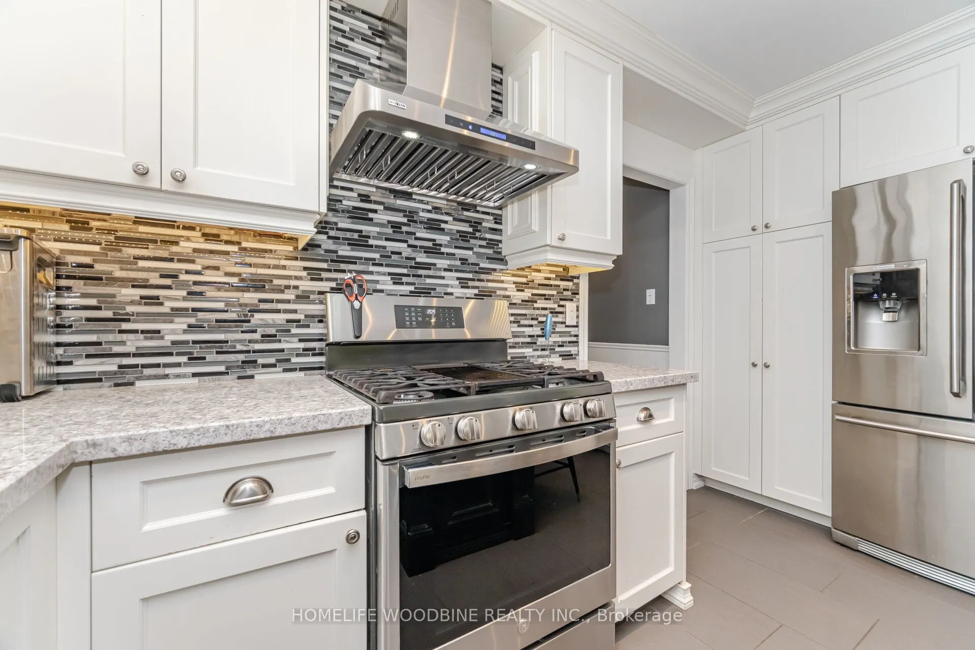 2546 Burnford Trail N