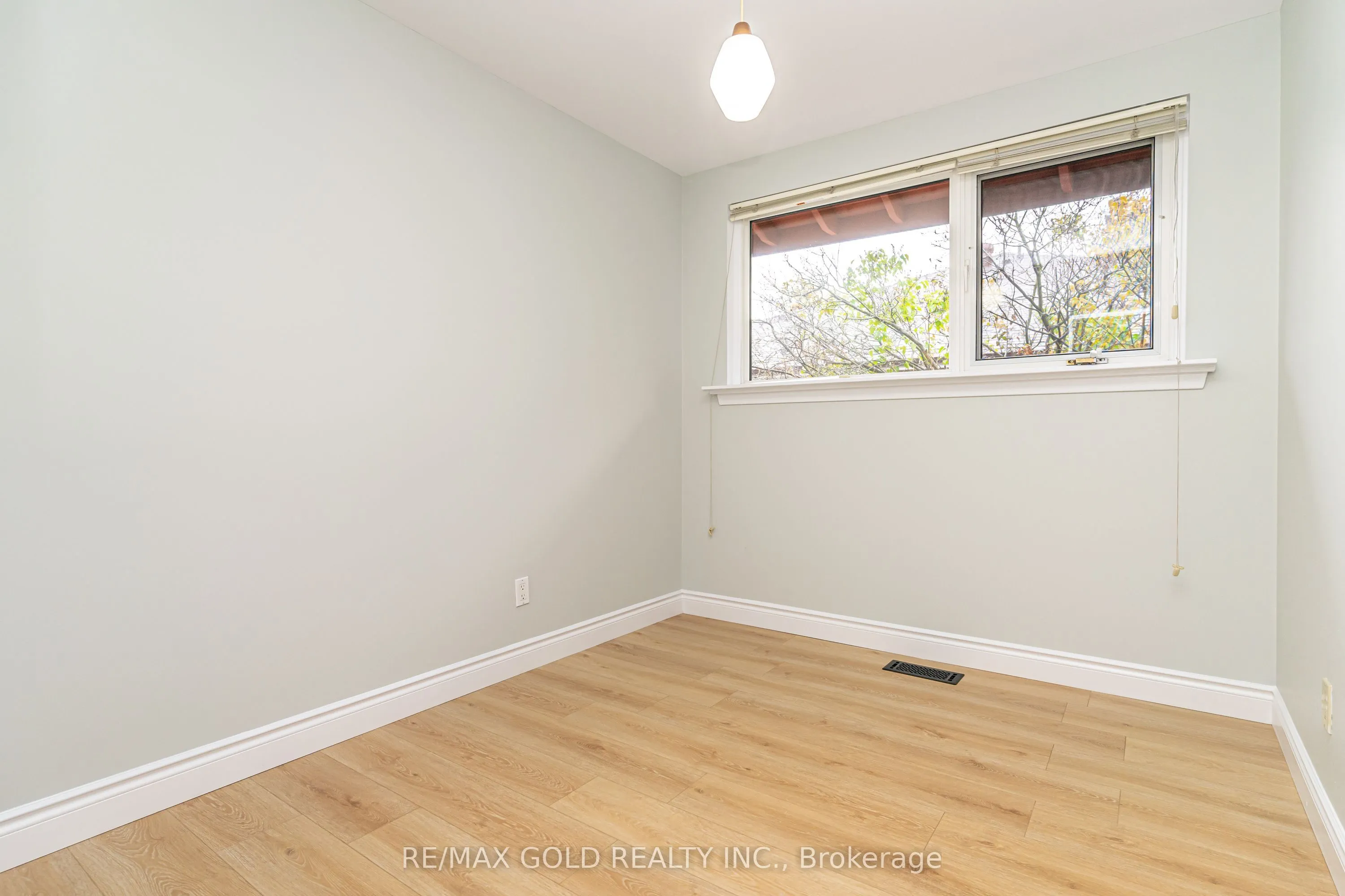 57 alderbury Crescent