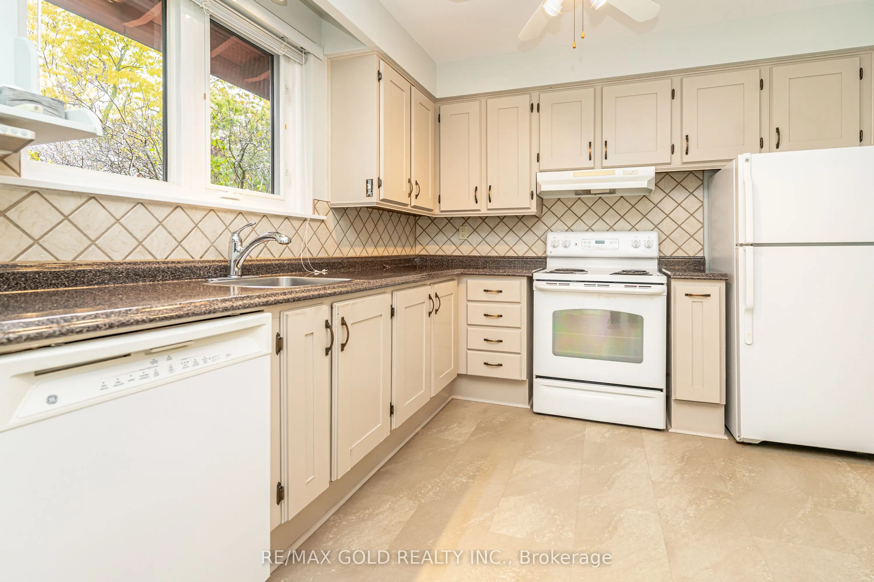 57 alderbury Crescent