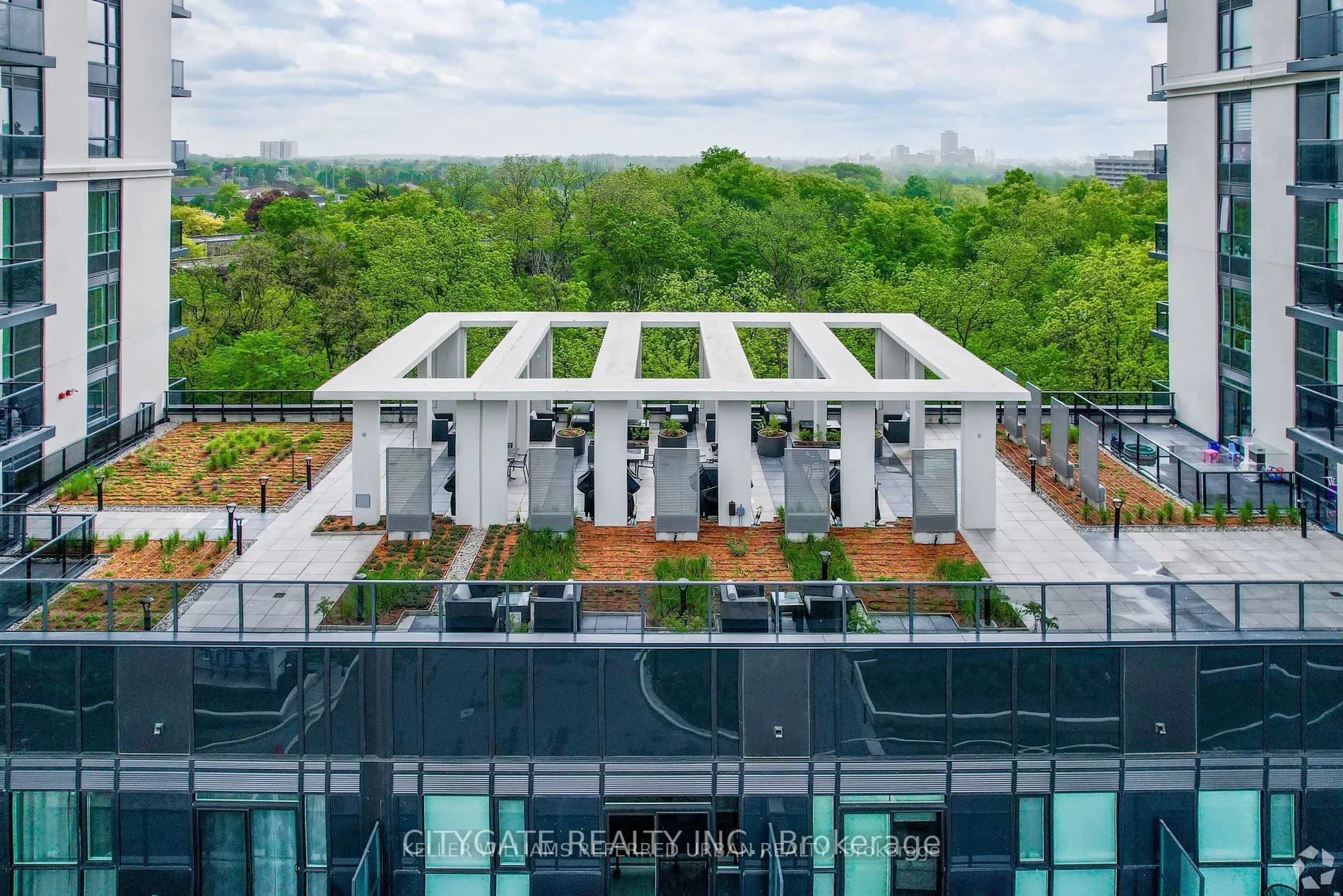 202 Burnhamthorpe Road E, #1610