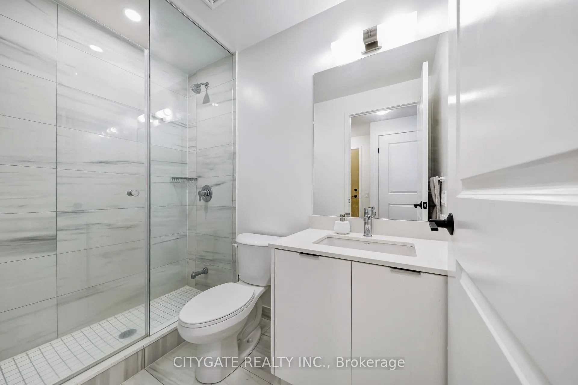 202 Burnhamthorpe Road E, #1610