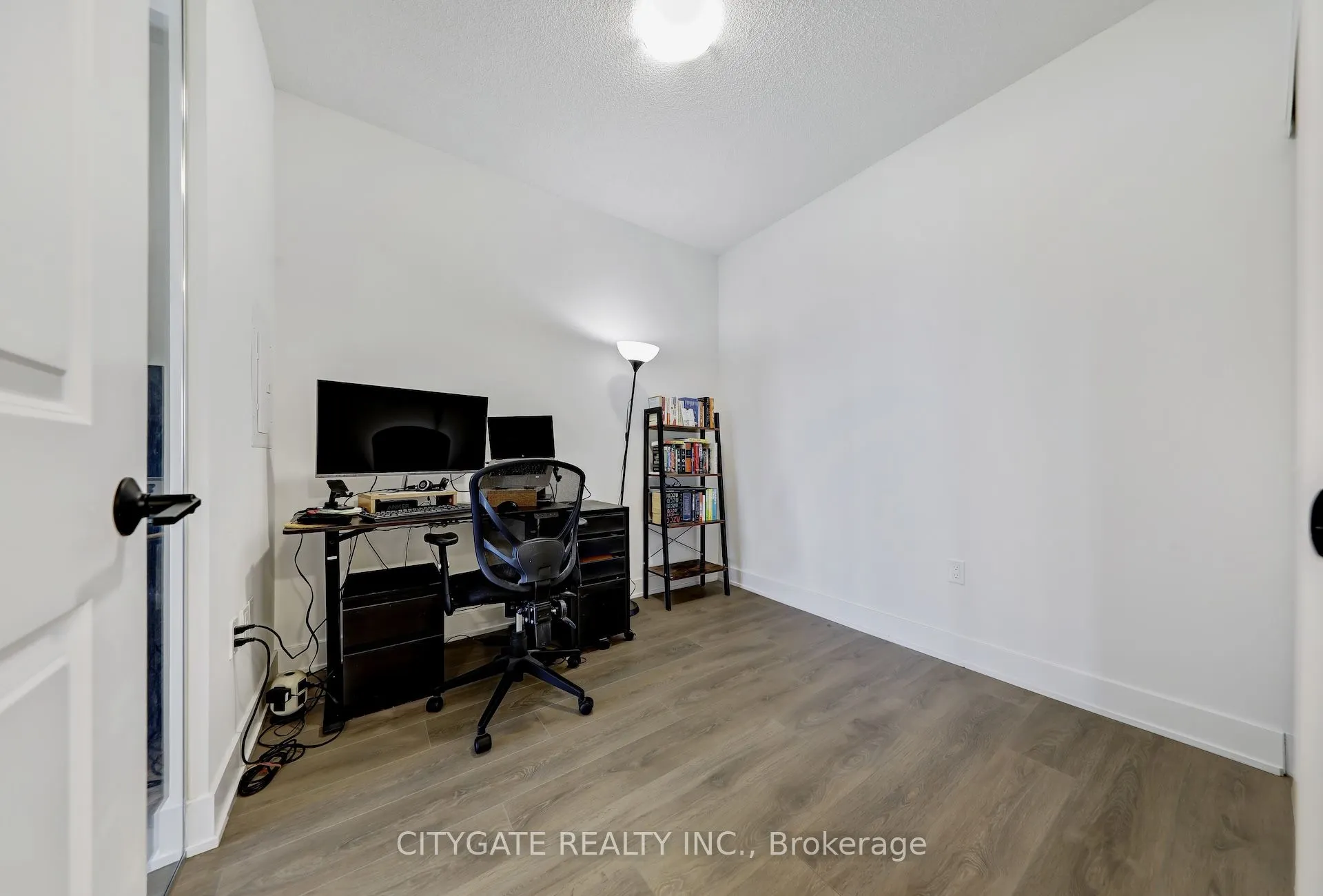 202 Burnhamthorpe Road E, #1610