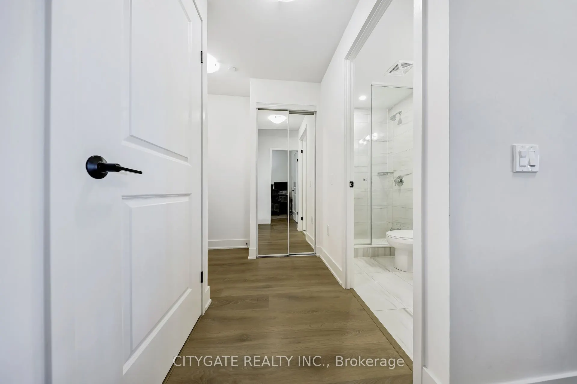 202 Burnhamthorpe Road E, #1610