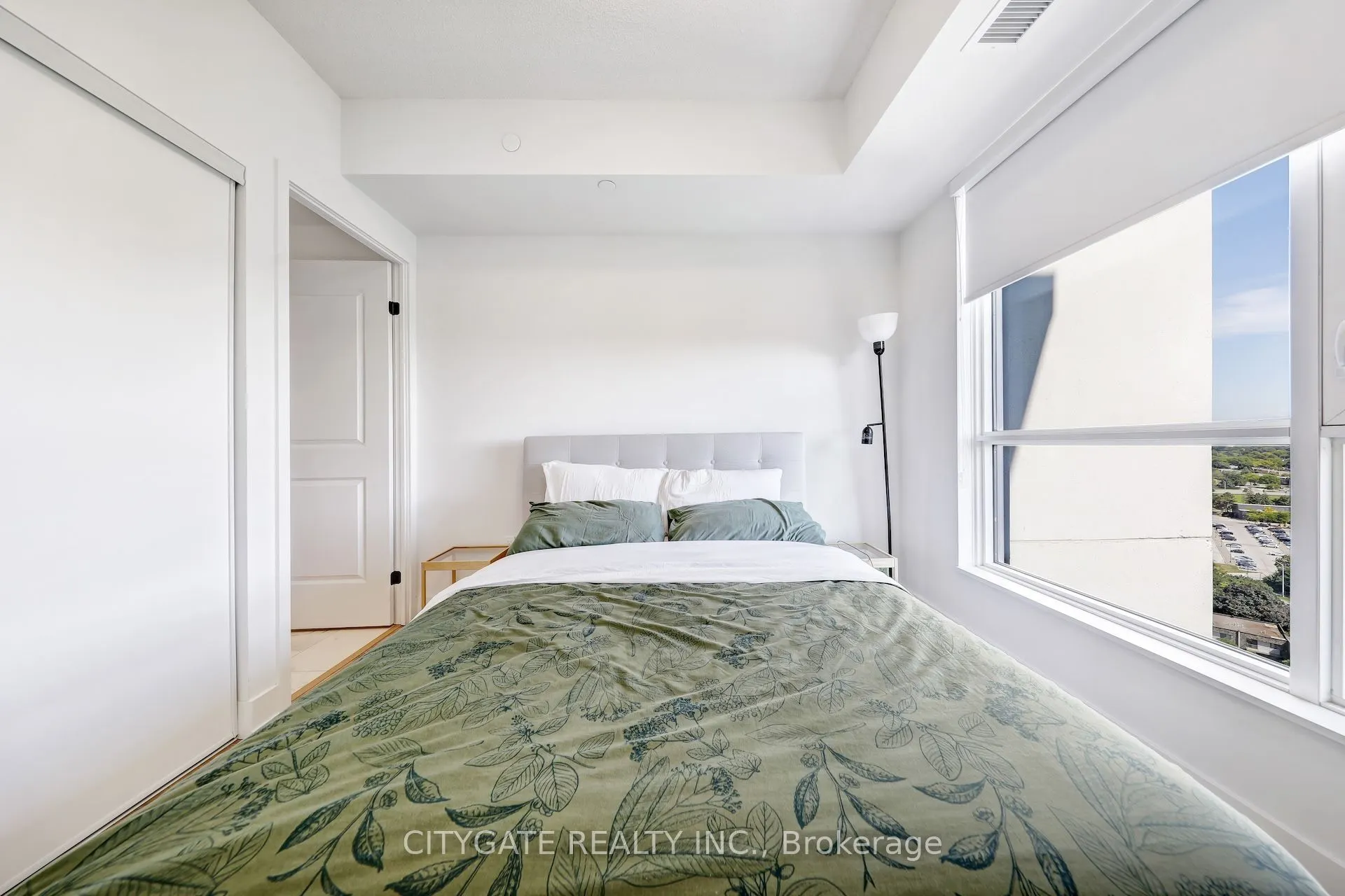 202 Burnhamthorpe Road E, #1610