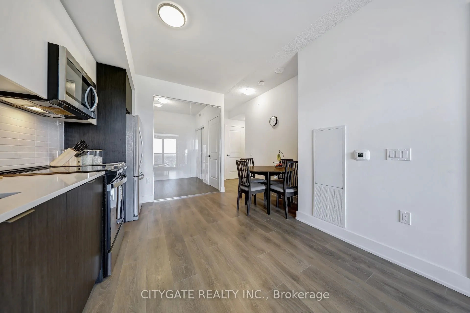 202 Burnhamthorpe Road E, #1610