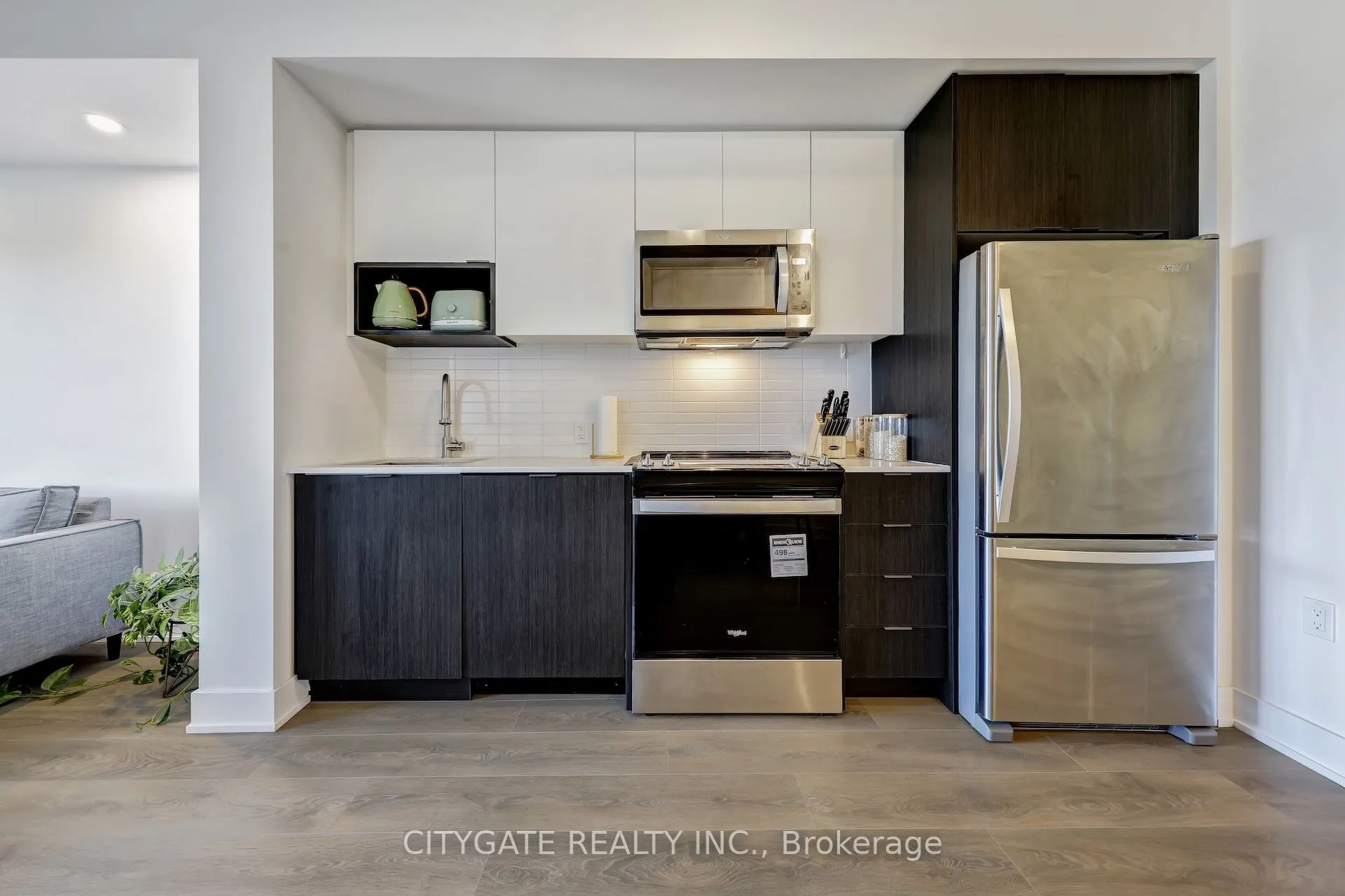 202 Burnhamthorpe Road E, #1610