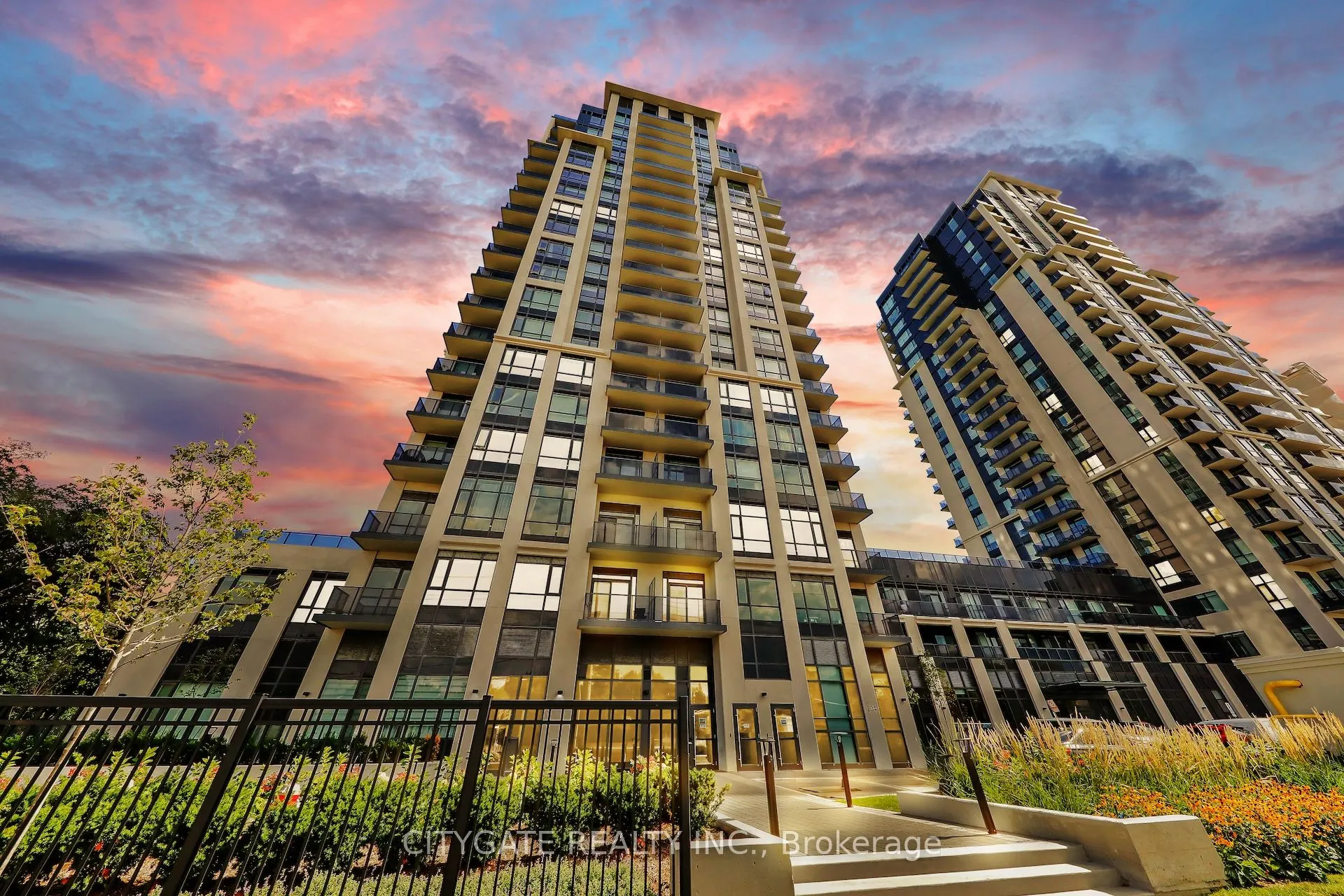 202 Burnhamthorpe Road E, #1610