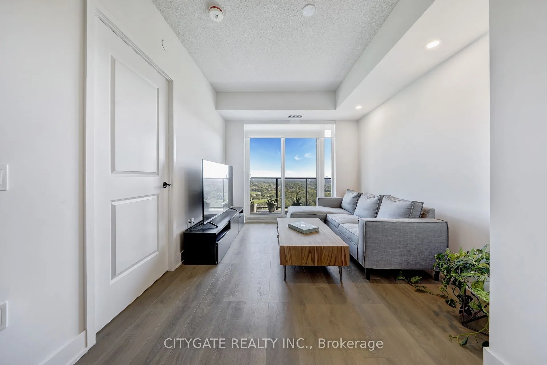 202 Burnhamthorpe Road E, #1610