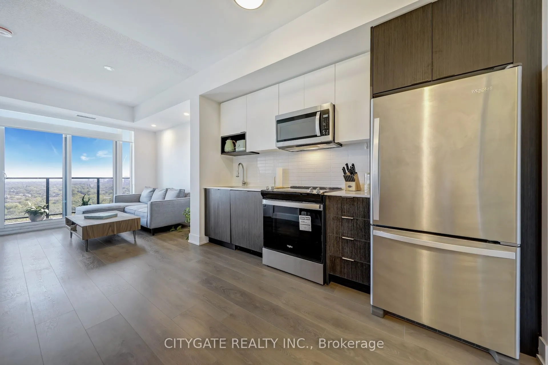 202 Burnhamthorpe Road E, #1610