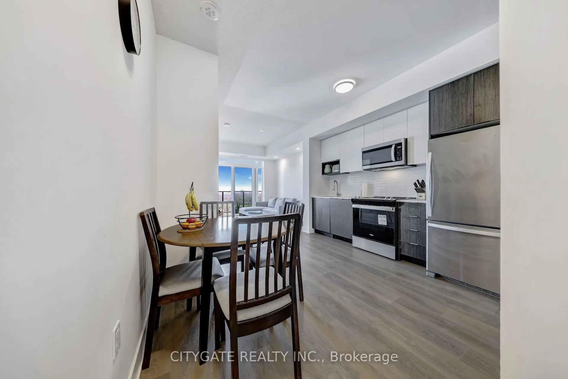 202 Burnhamthorpe Road E, #1610