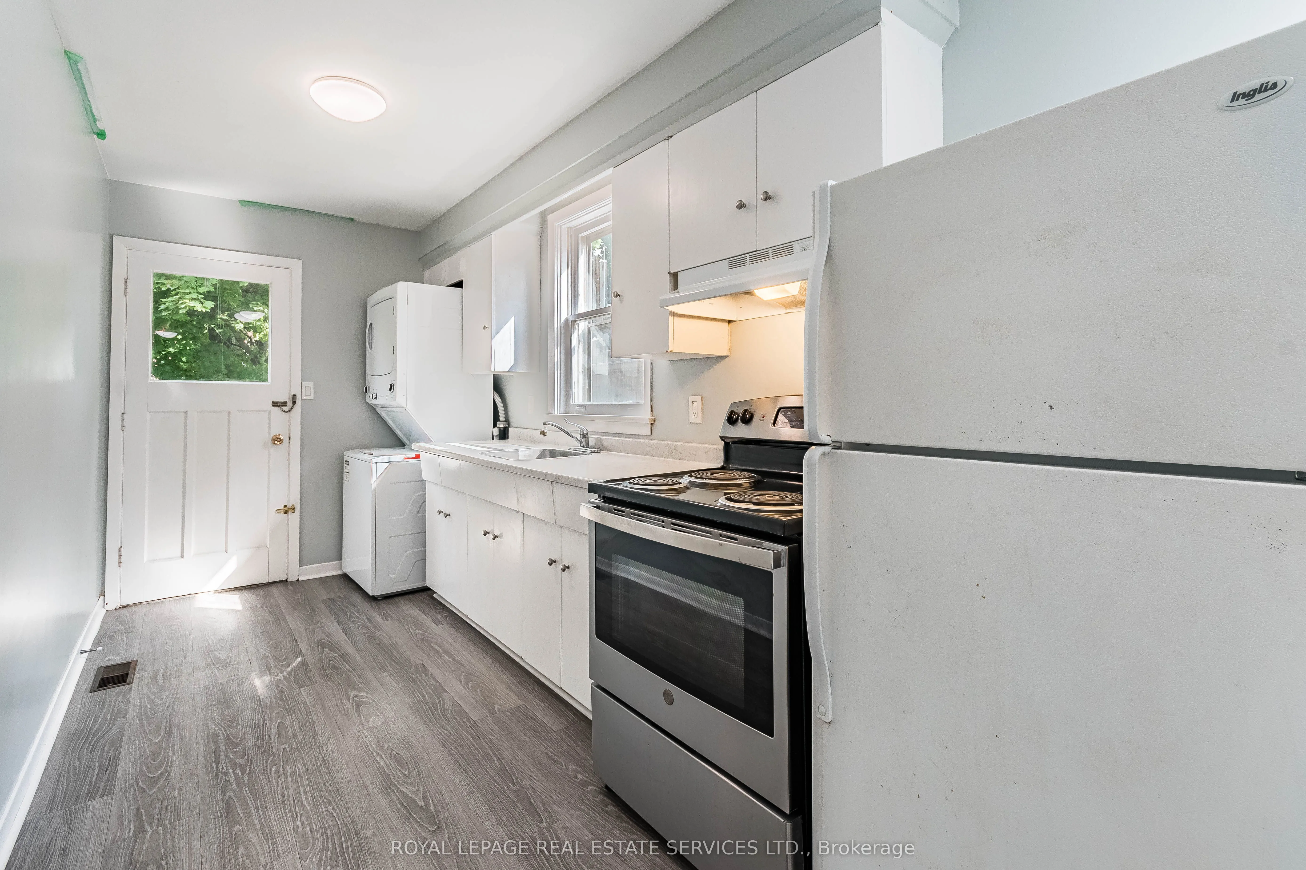 144 Lake Crescent, #Main