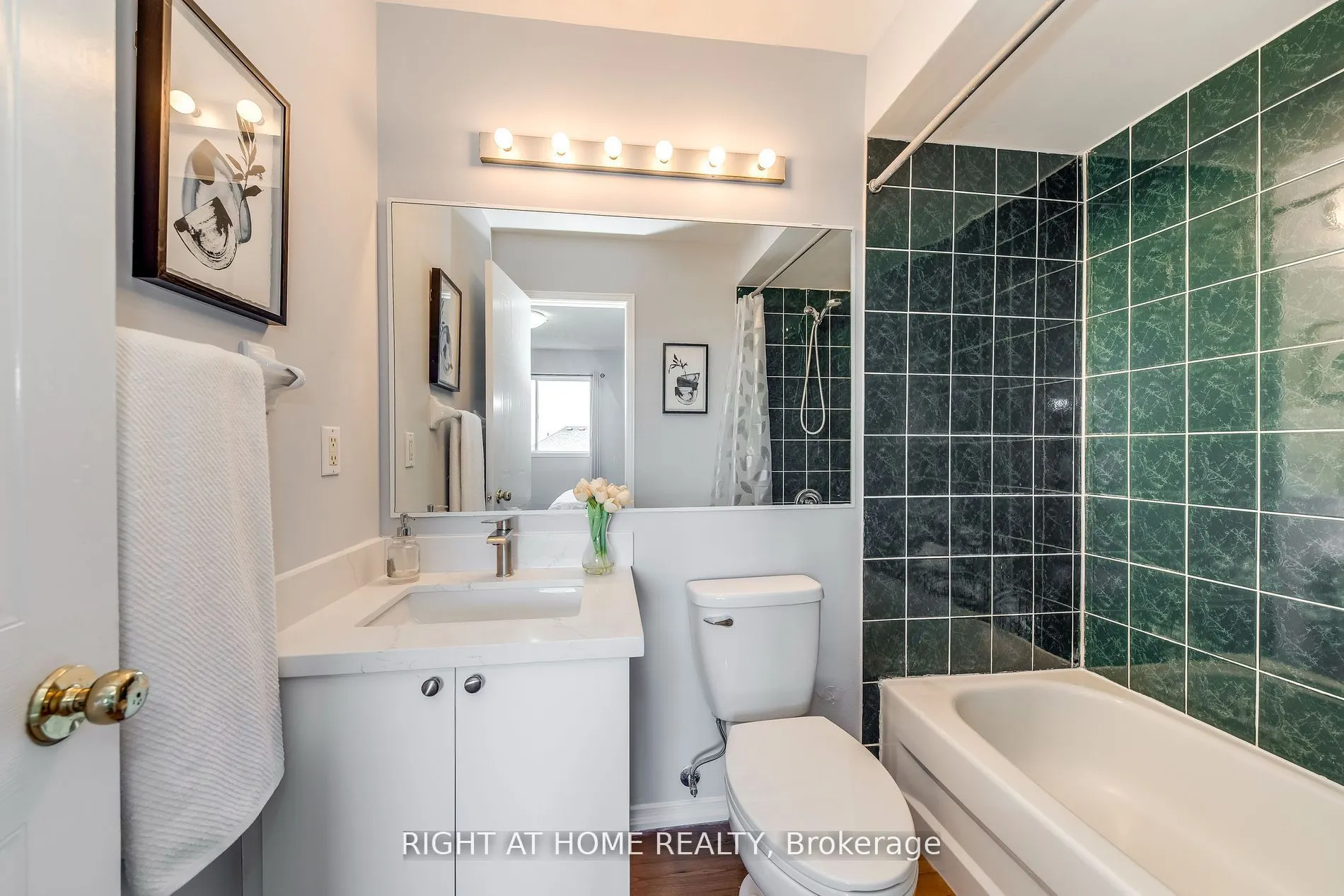 2945 Thomas Street, #104