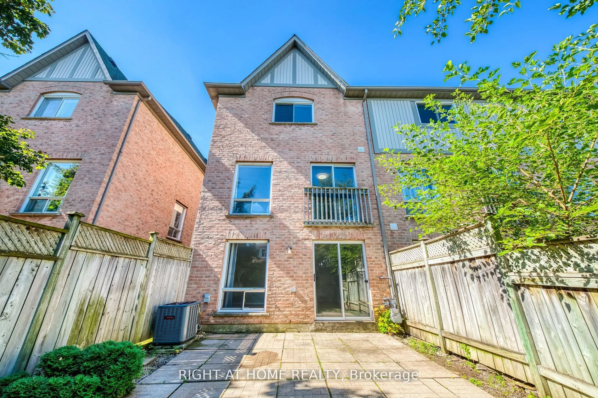 2945 Thomas Street, #104