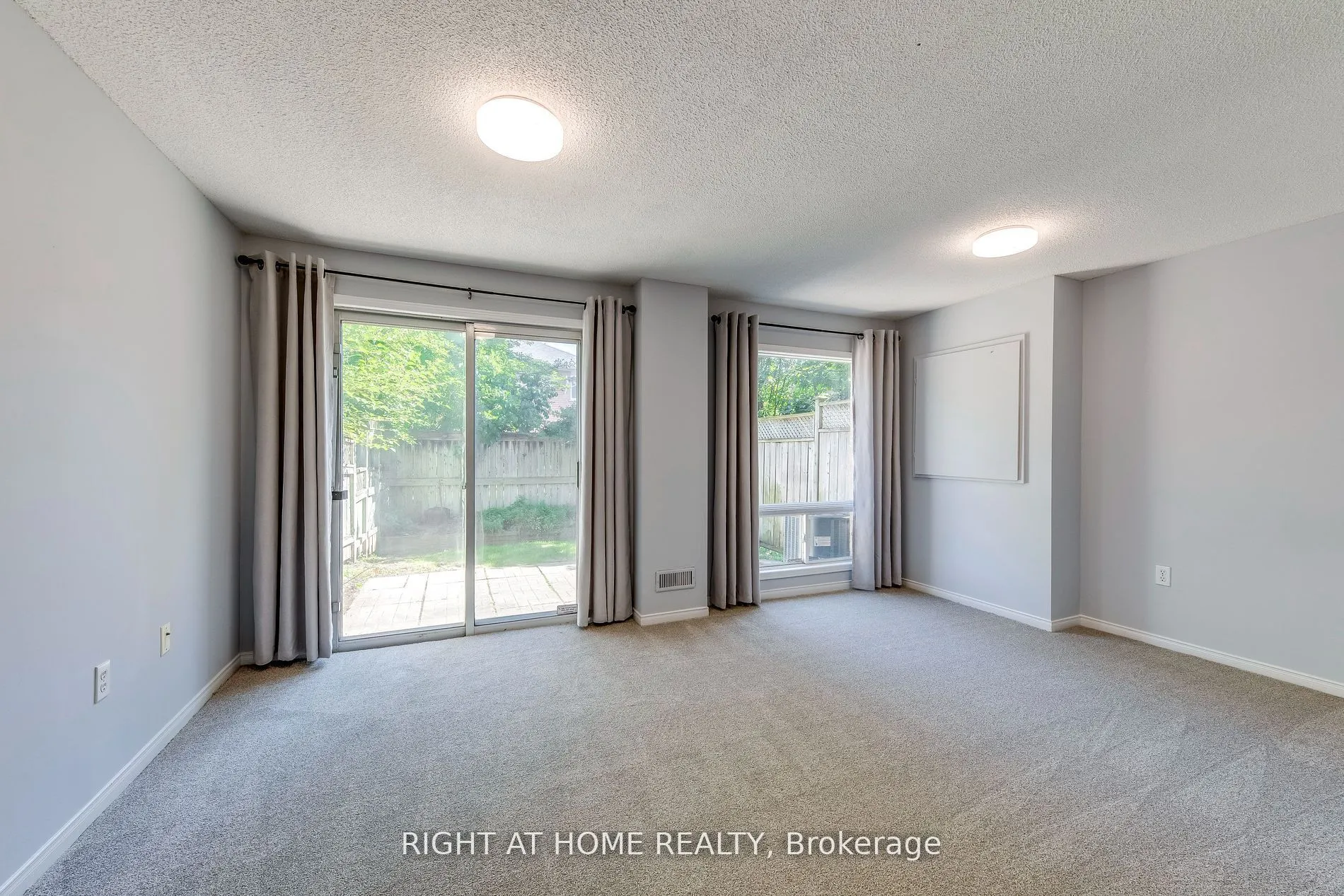 2945 Thomas Street, #104