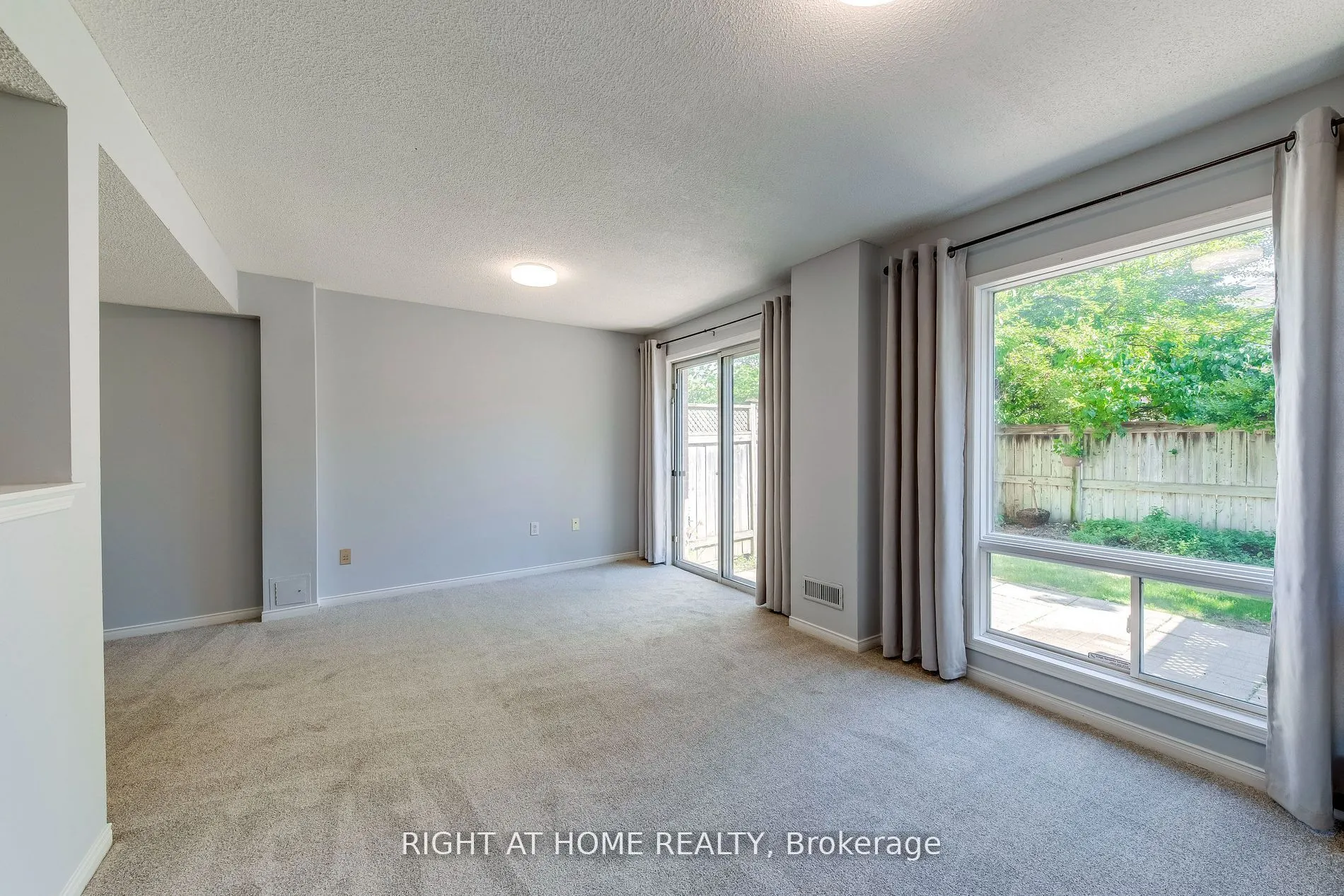 2945 Thomas Street, #104