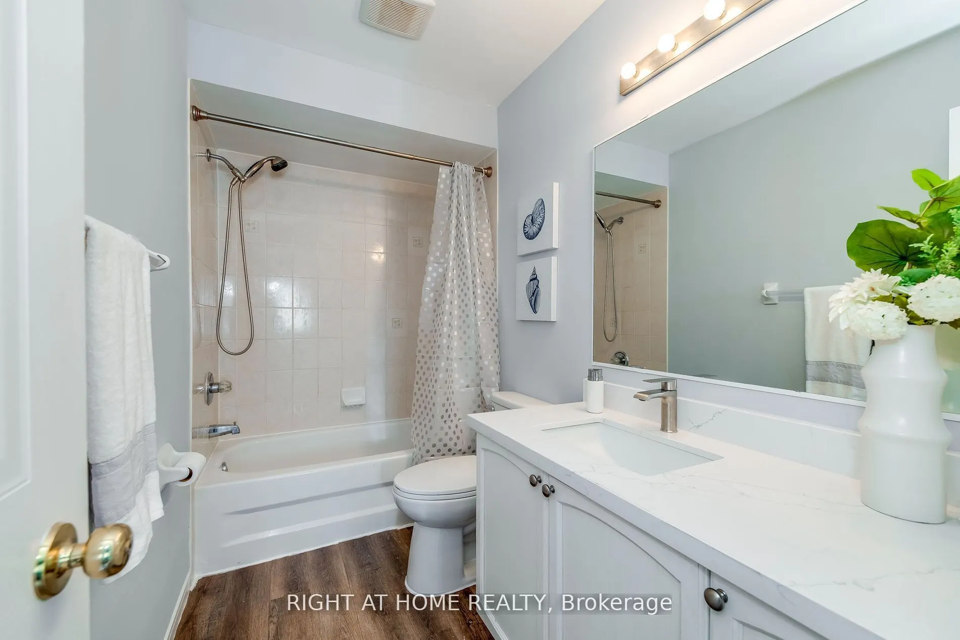 2945 Thomas Street, #104