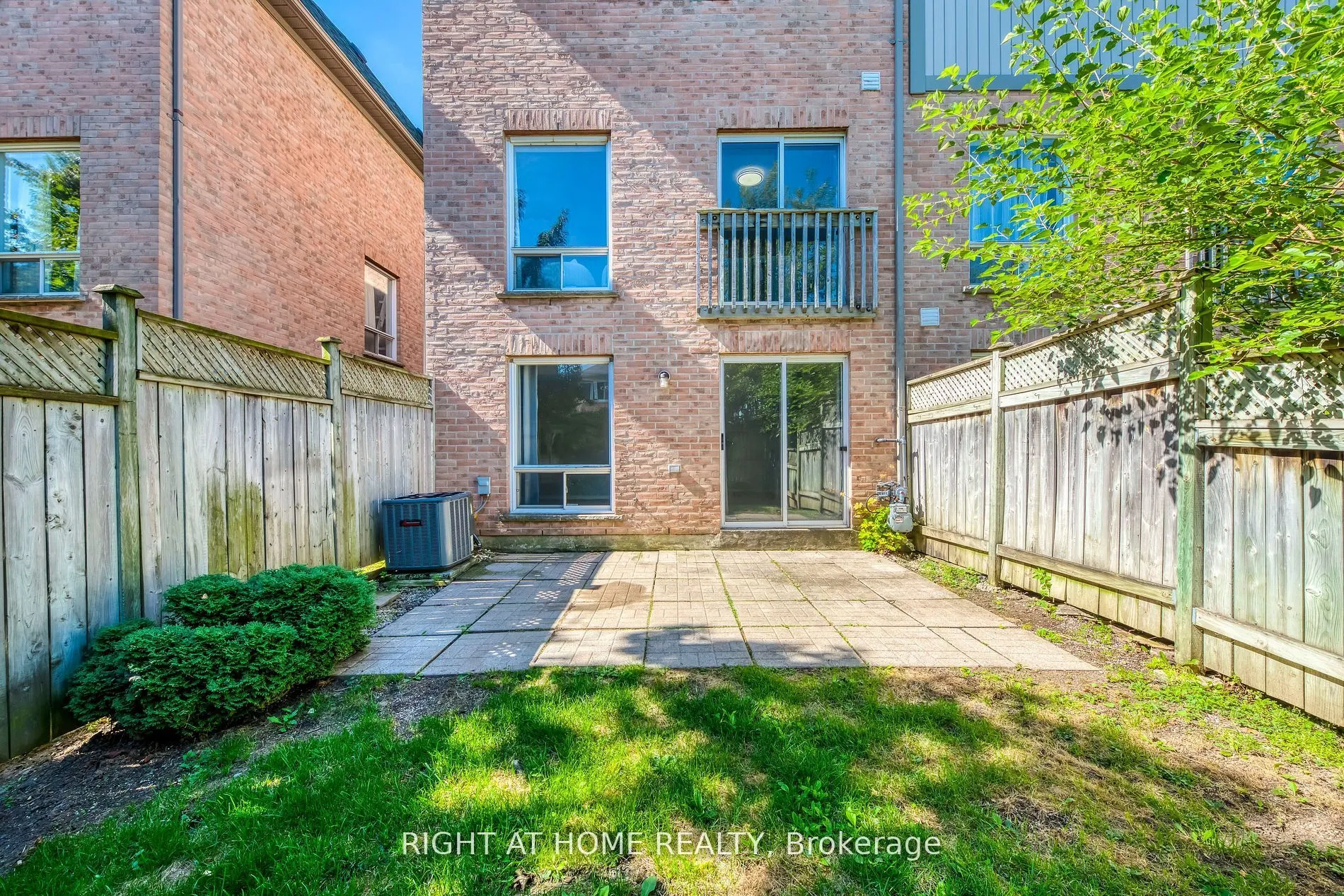 2945 Thomas Street, #104