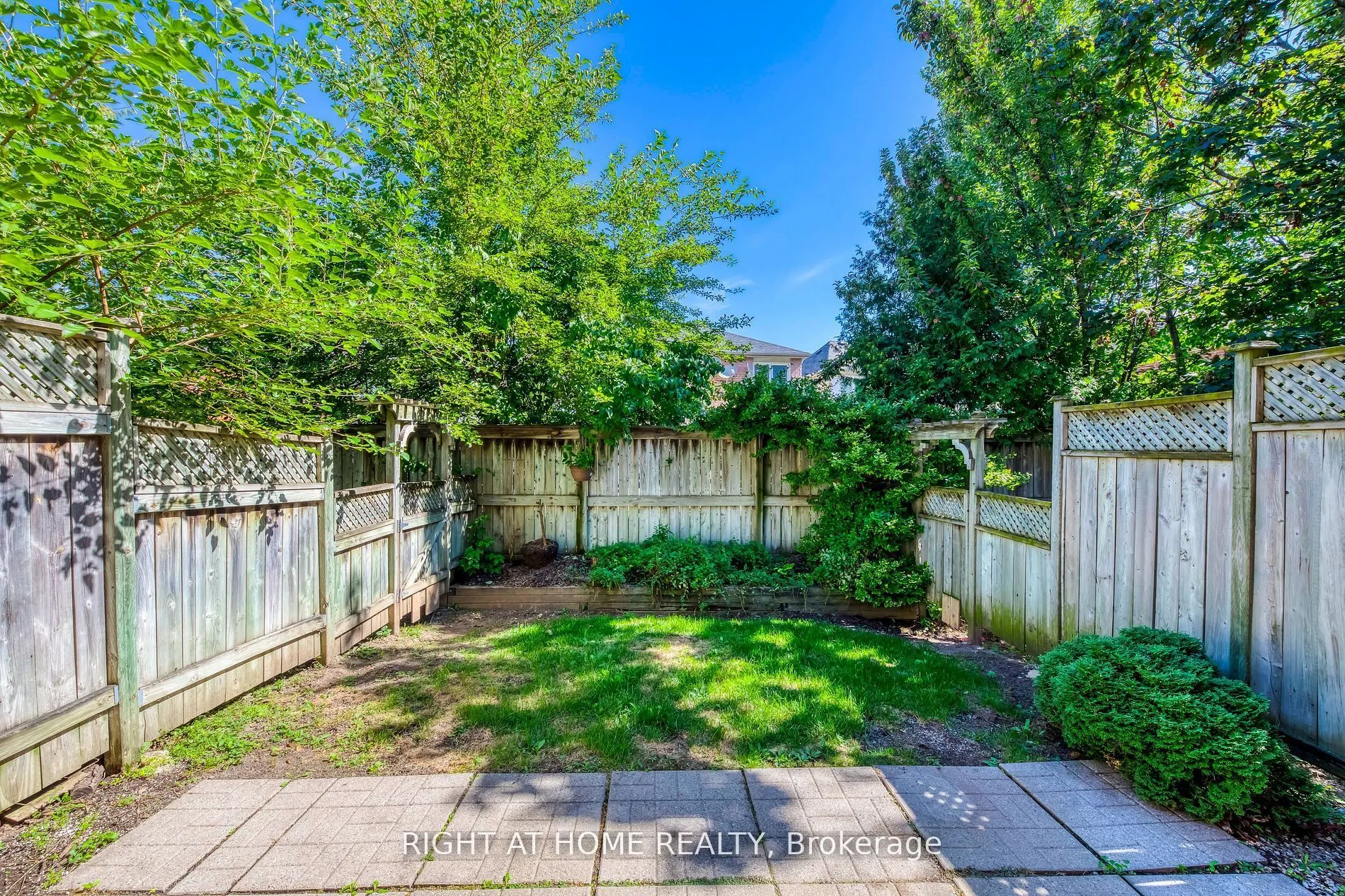 2945 Thomas Street, #104