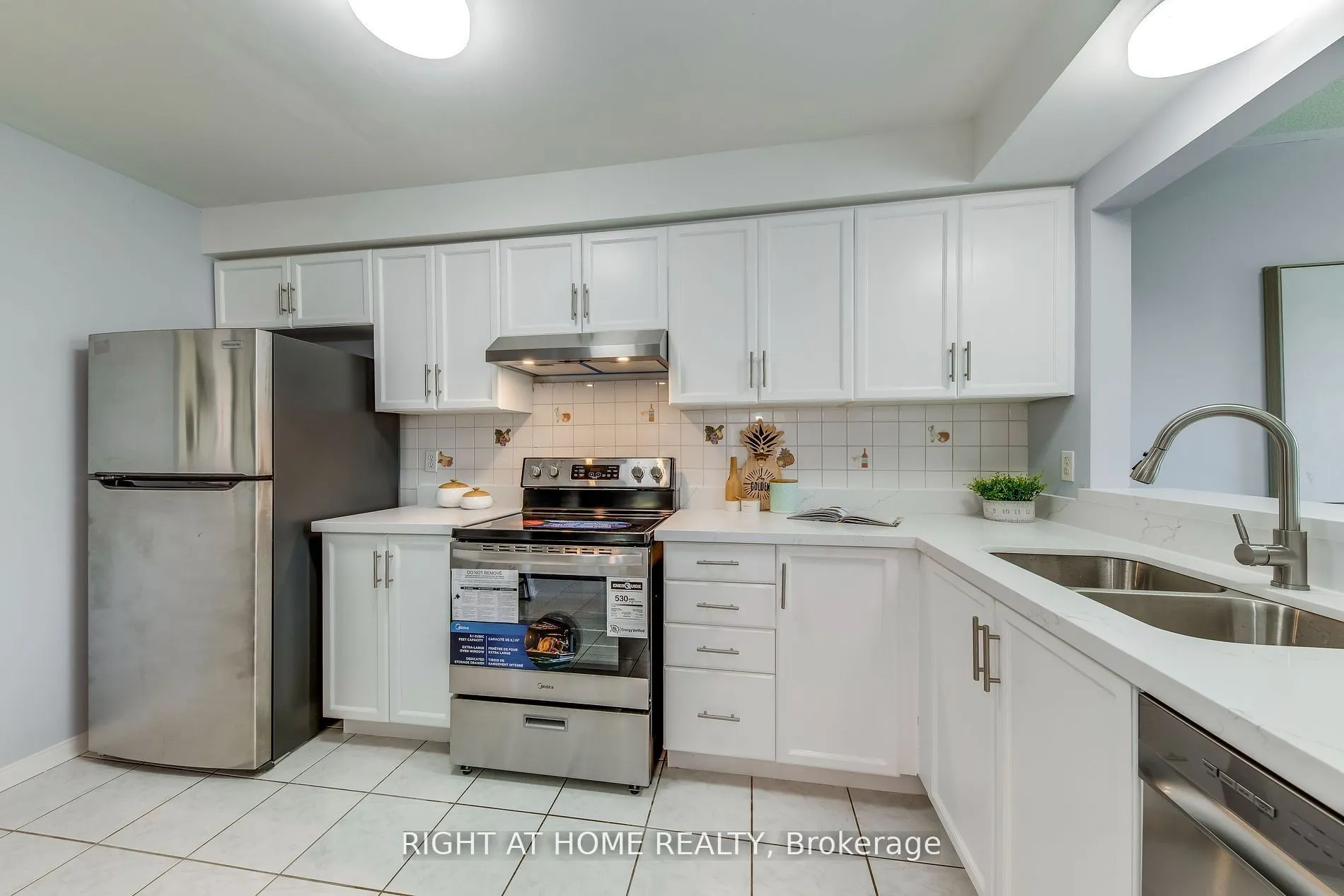 2945 Thomas Street, #104