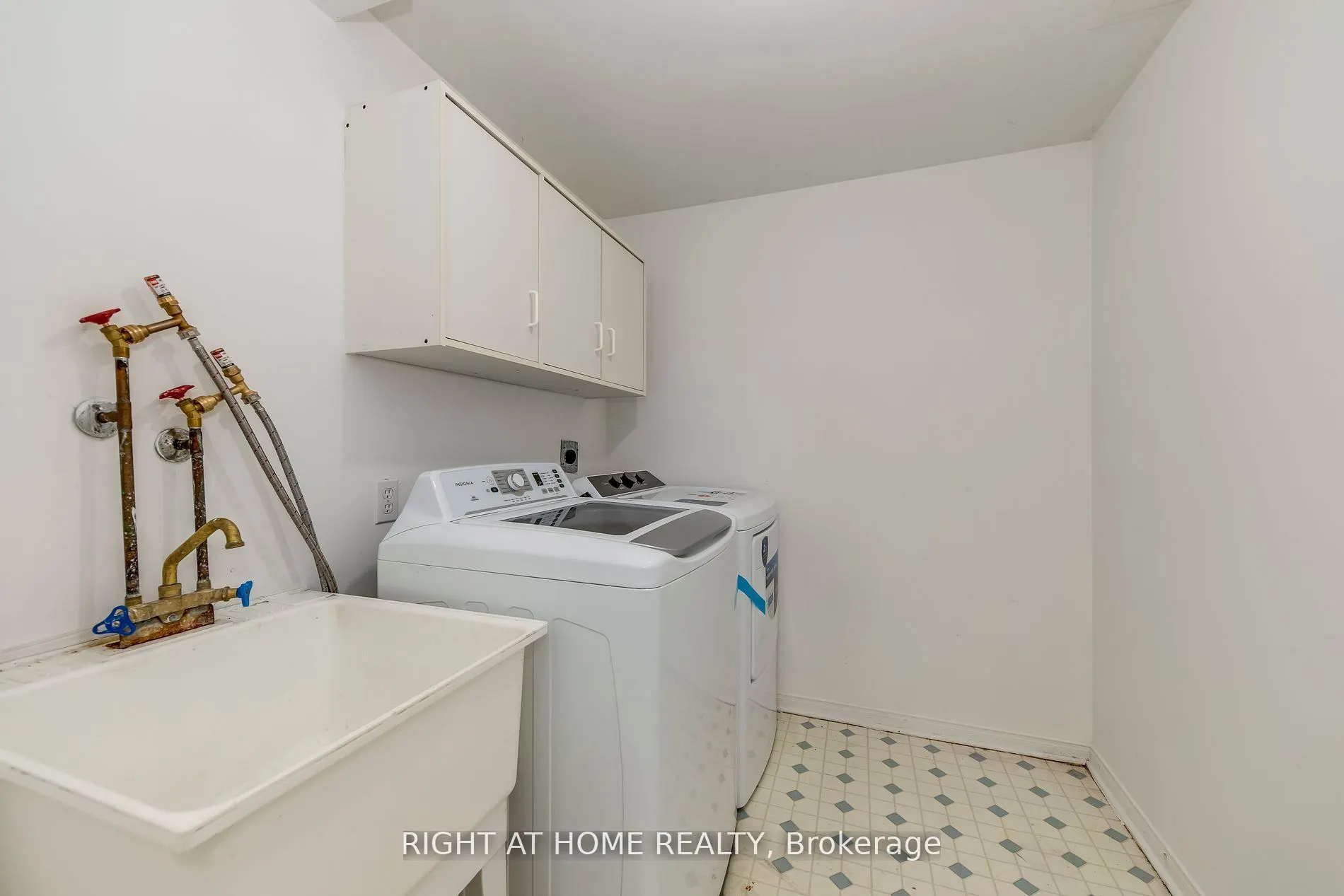 2945 Thomas Street, #104