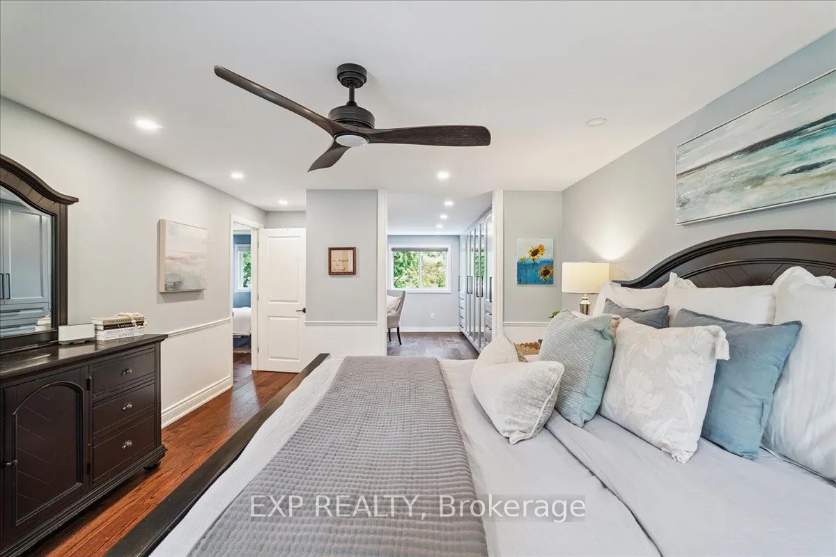 1923 Steepbank Crescent