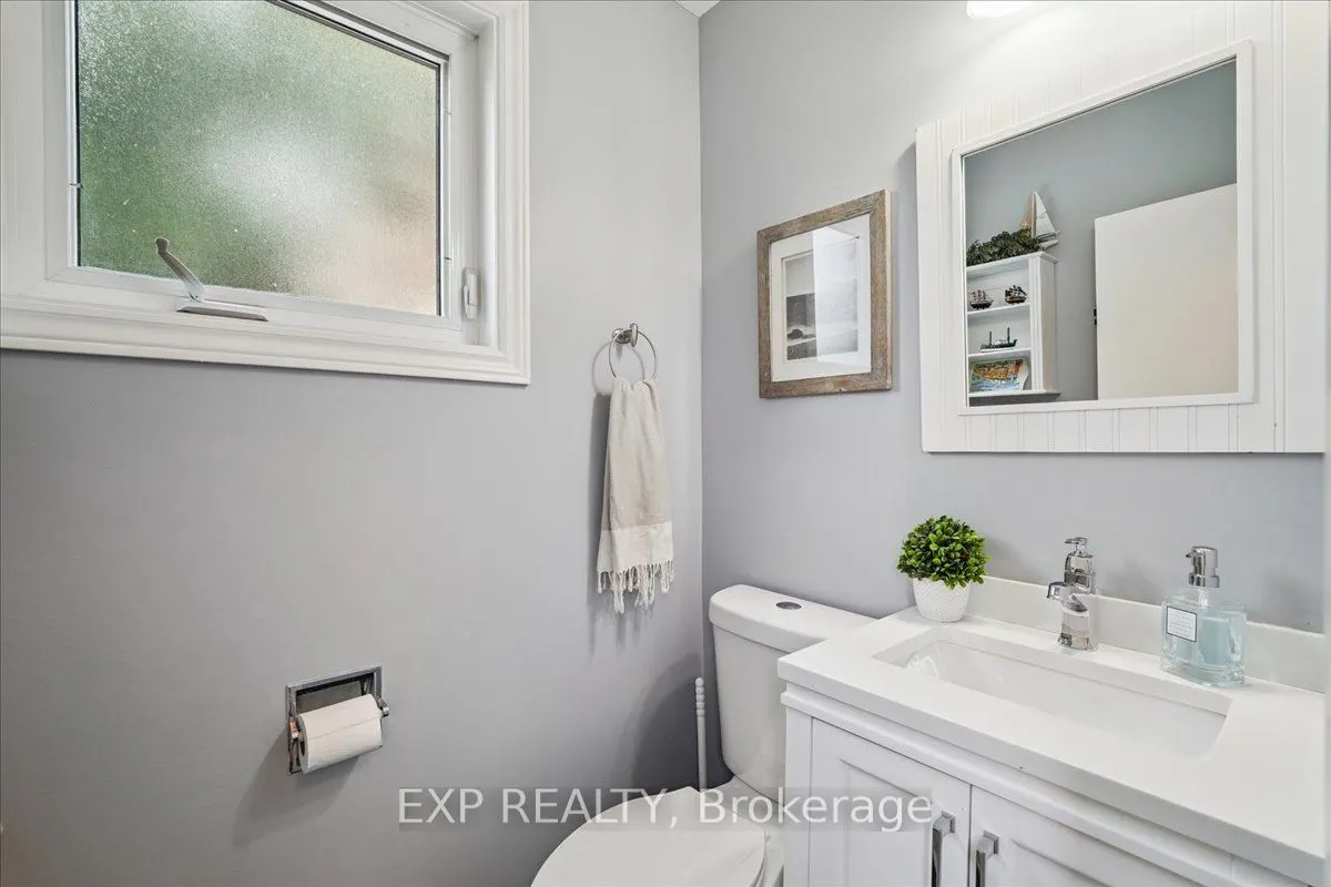 1923 Steepbank Crescent