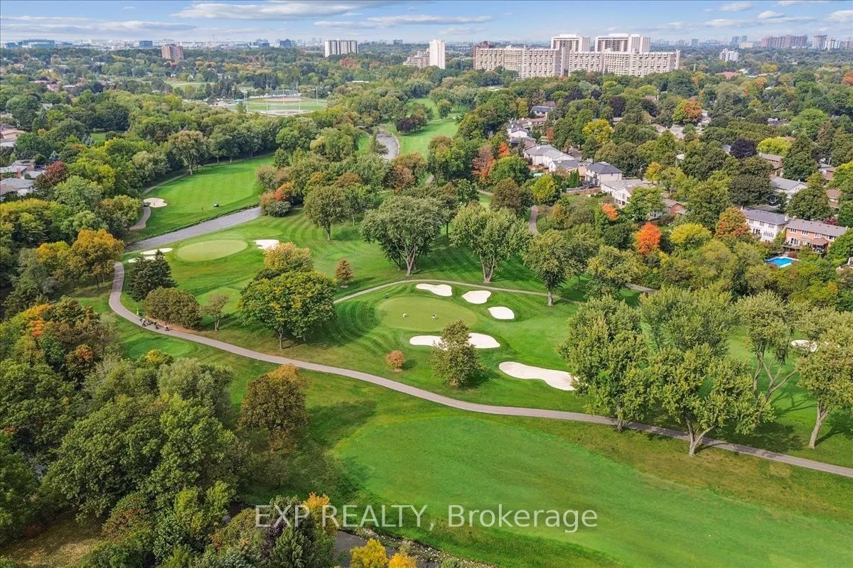 1923 Steepbank Crescent