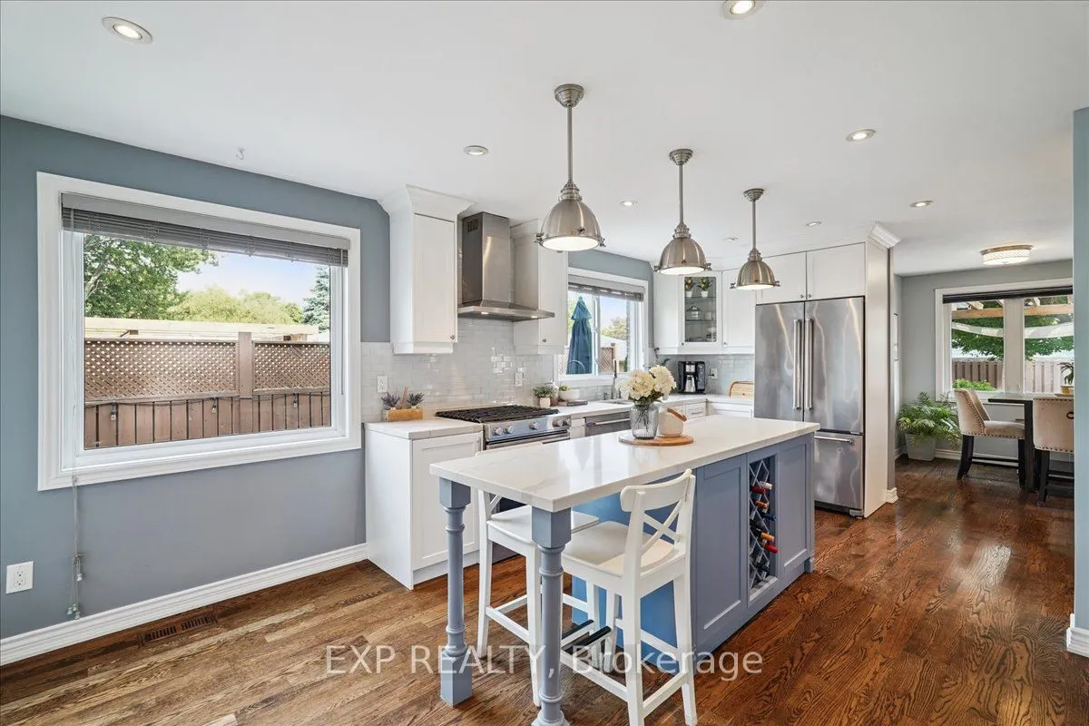 1923 Steepbank Crescent