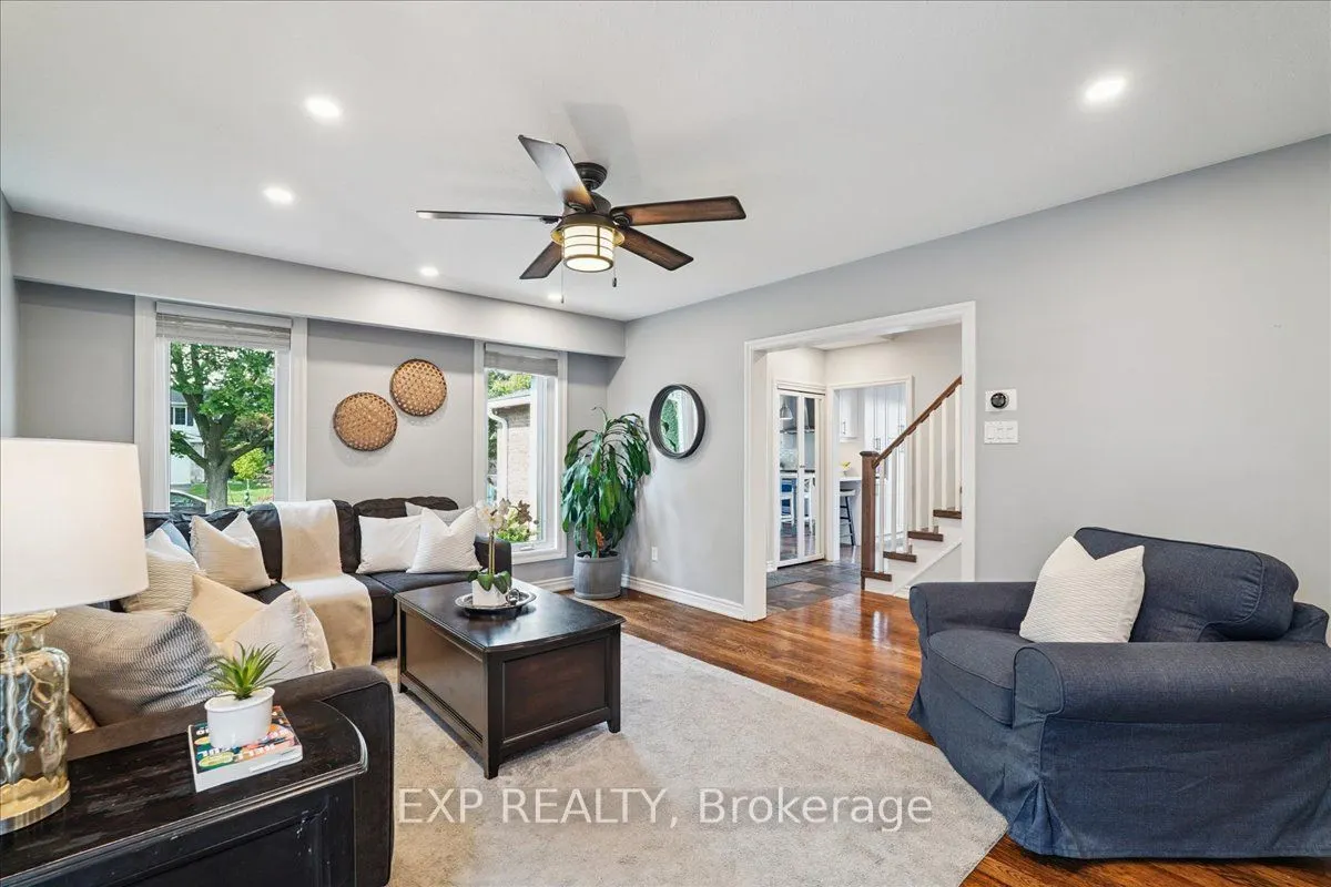 1923 Steepbank Crescent