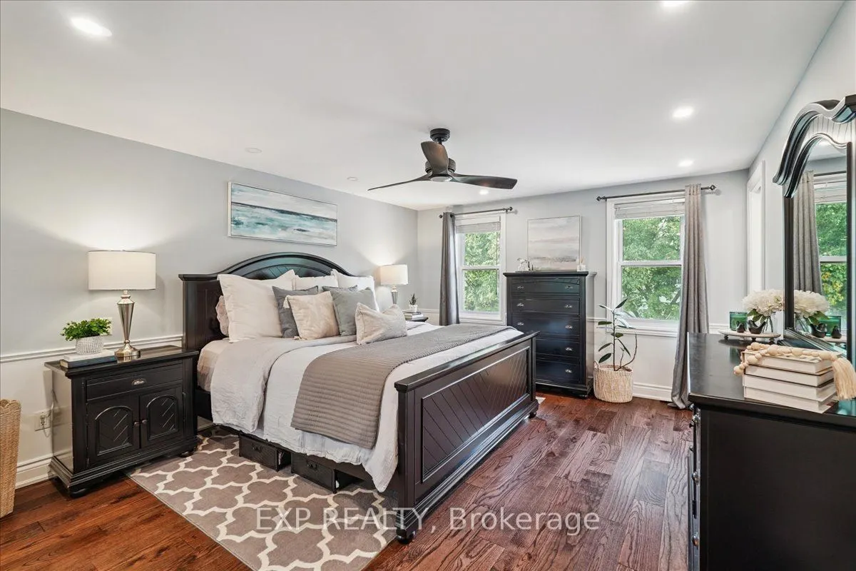 1923 Steepbank Crescent