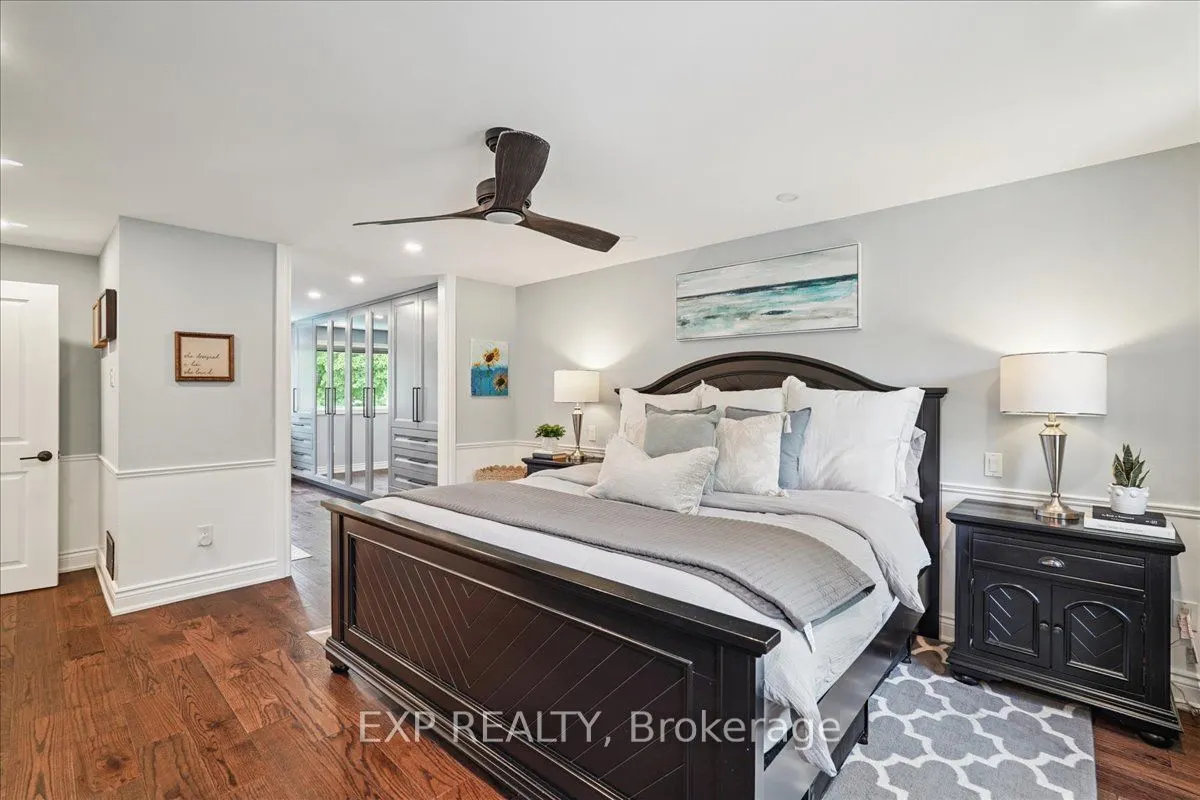 1923 Steepbank Crescent